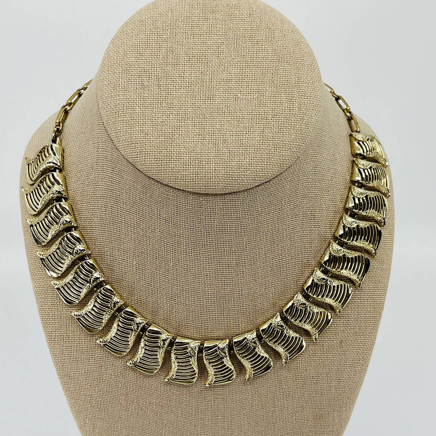 1950s MCM Mod Coro “Gold Wave” Gold Tone Choker Necklace SB2