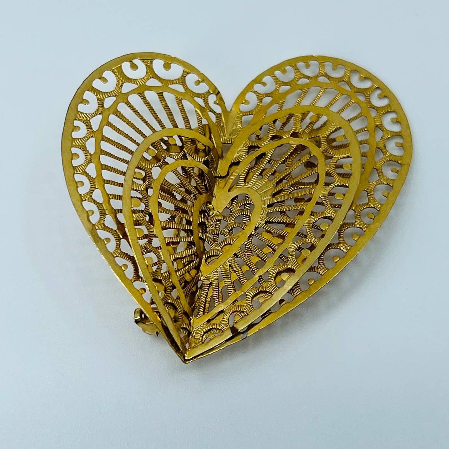 Vintage Baroque Ornate Hearts Gold Tone Brooch SB2