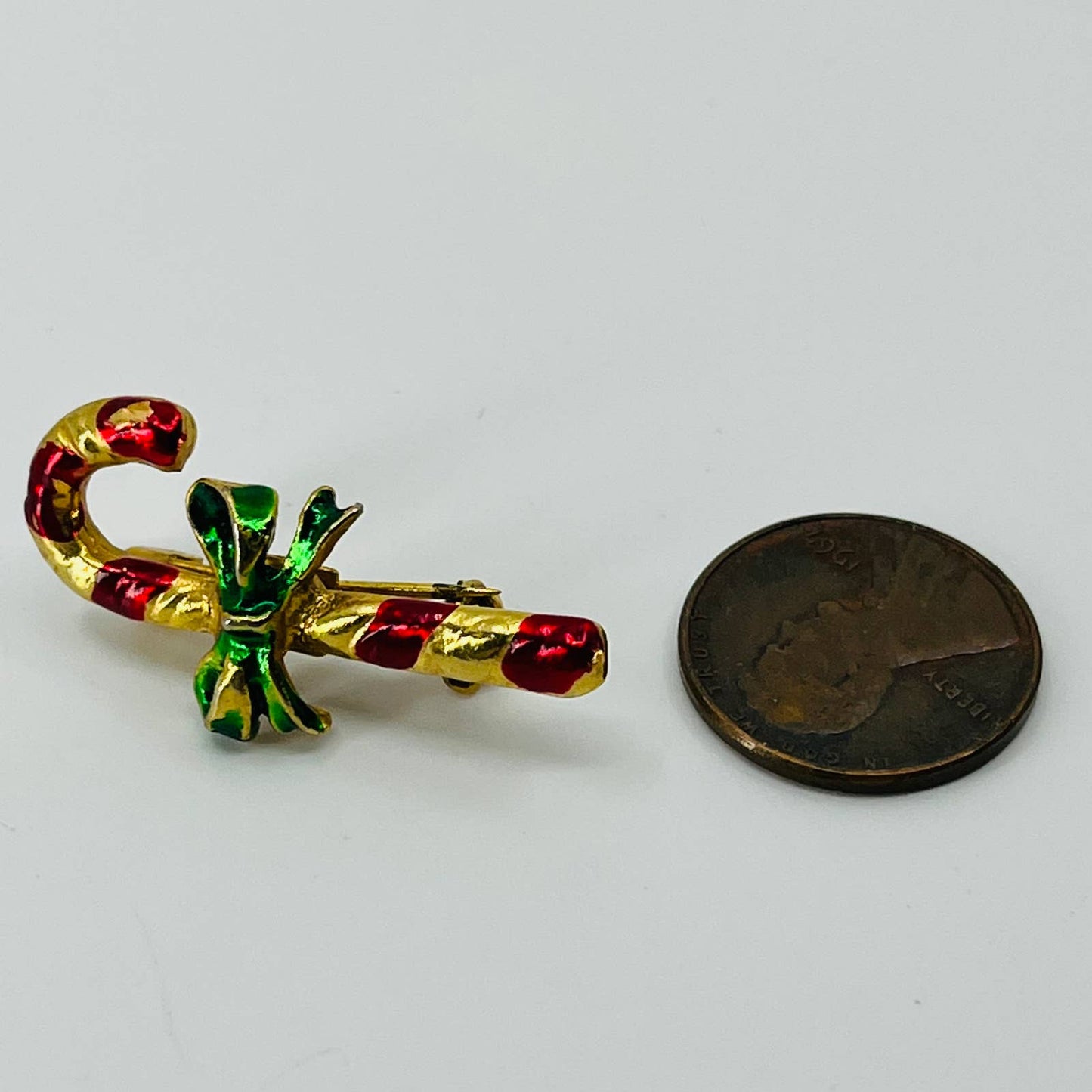 Vintage Gerry’s Enamel Christmas Candy Cane Bow Pin Brooch Gold Tone SB2
