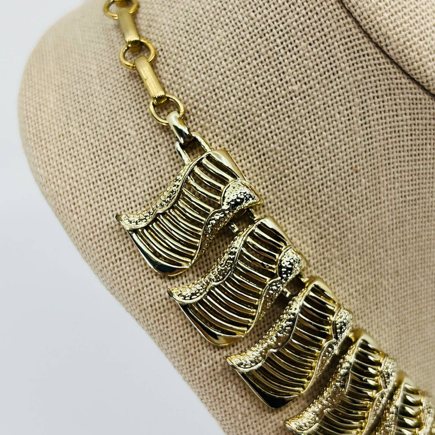 1950s MCM Mod Coro “Gold Wave” Gold Tone Choker Necklace SB2