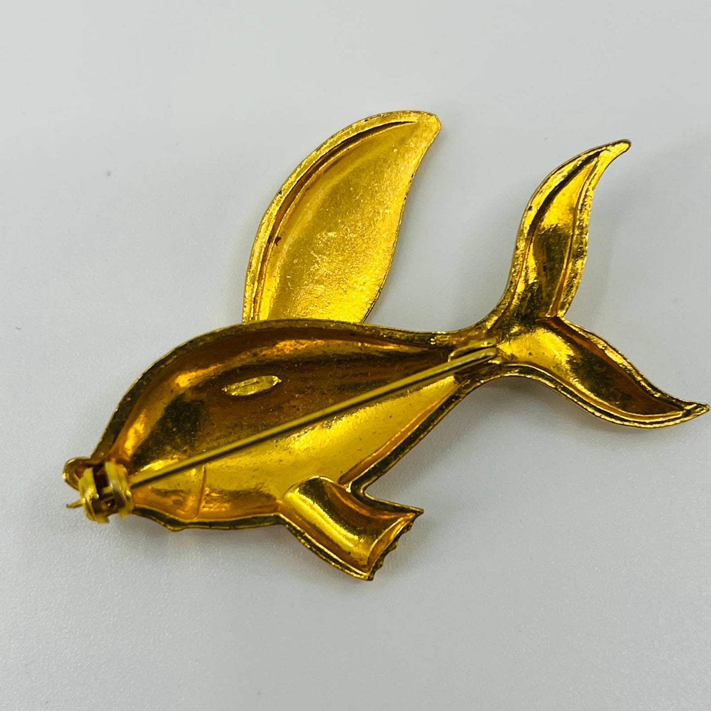 VTG Oriental Asian Koi Fish & Hook Pin Brooch Gold Tone Enamel Inlay SB2