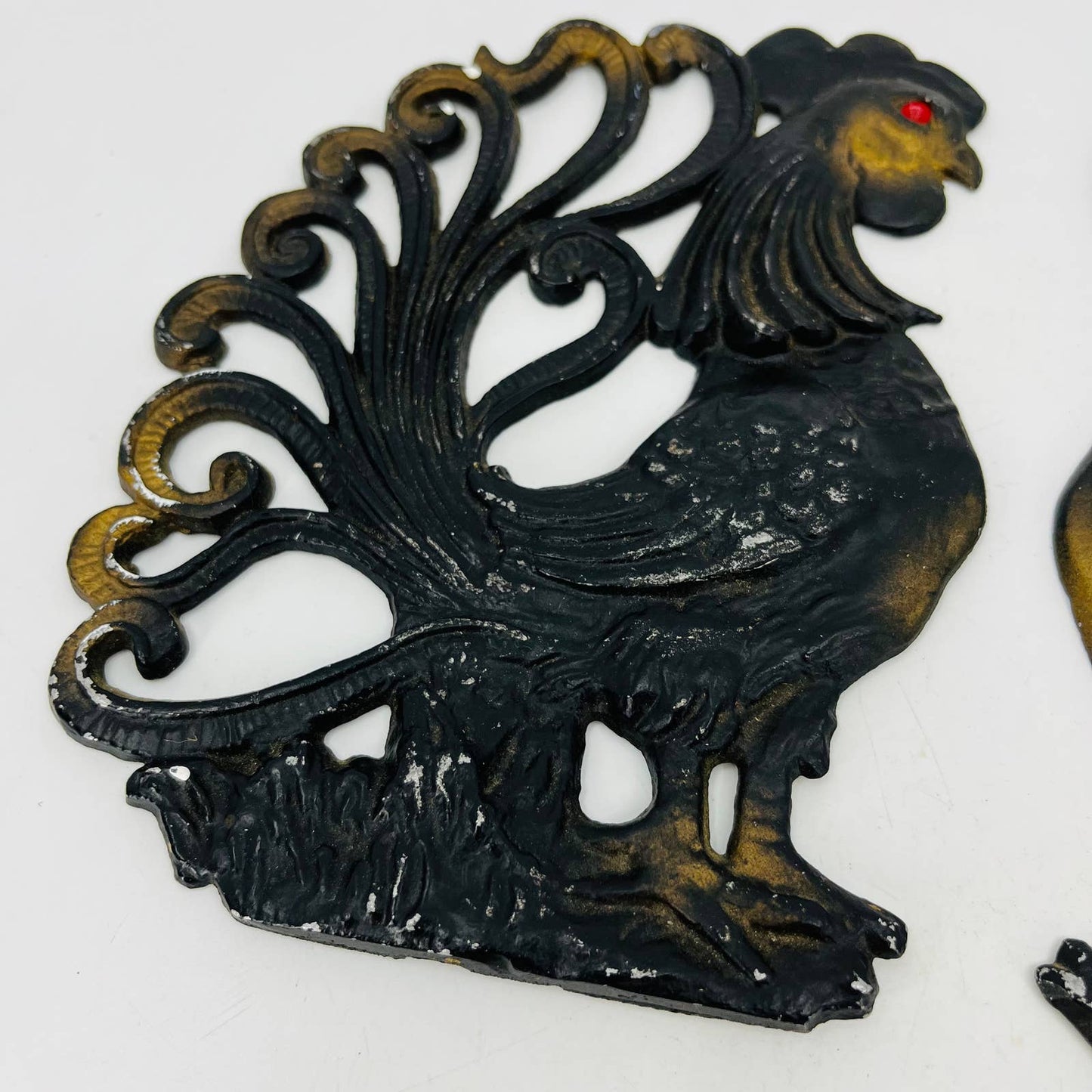 Vintage Painted Cast Metal Roosters Decor Wall Plaque Chicken Barn Decor 7” TC7