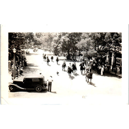 1930s Photograph Horses on Parade Ford Model B Rheinland 3x4.5" SE5