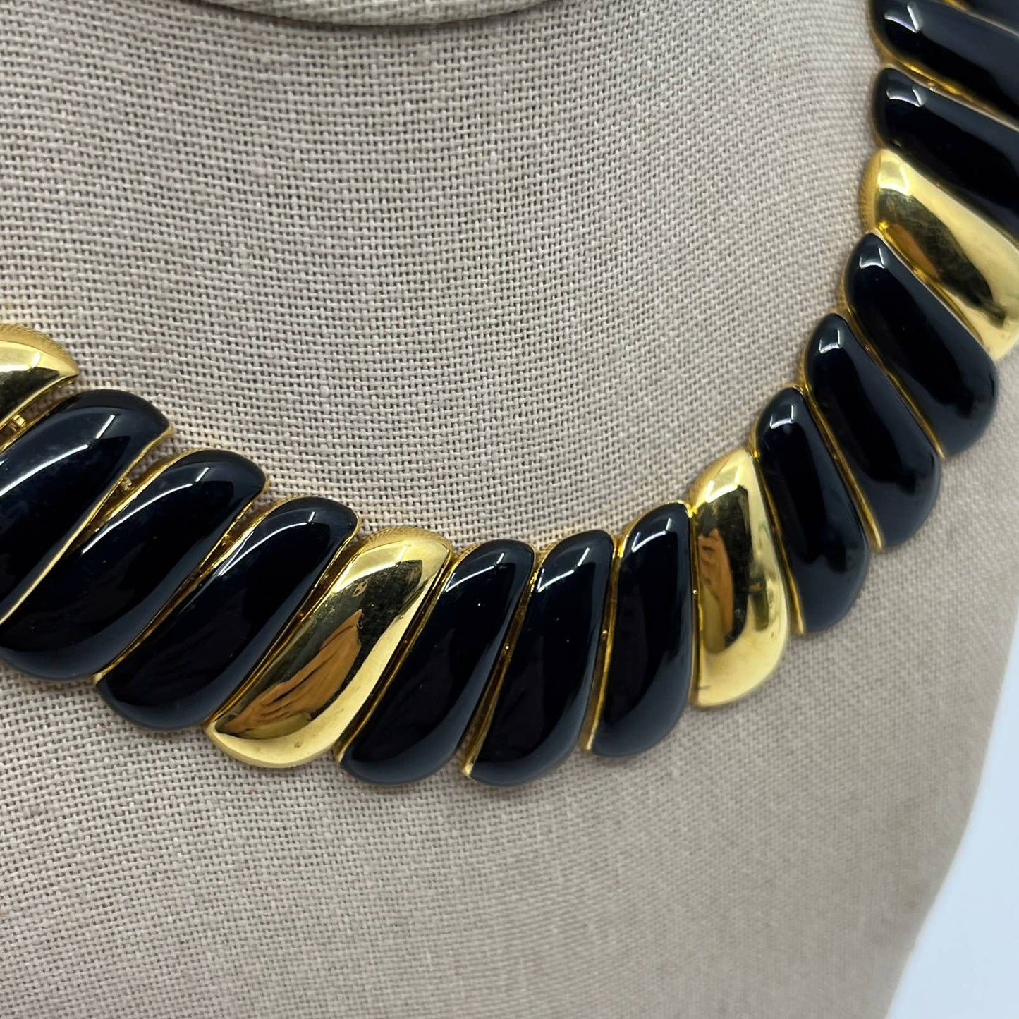 Vintage 1980s Signed MONET Gold Tone Black Enamel Necklace Choker SD5