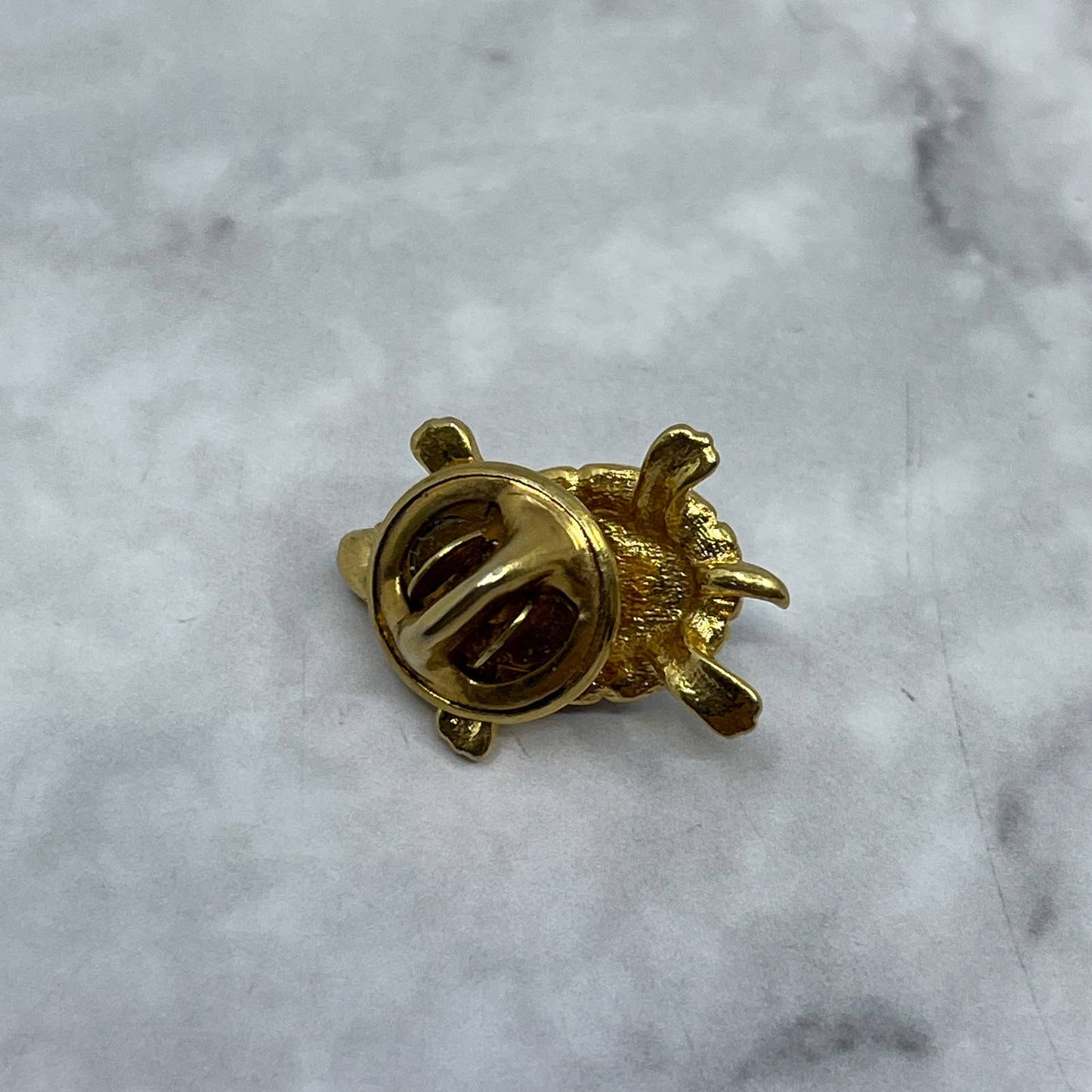 Vintage Gold Tone Turtle Blue Glass Gem Carapace Brooch Pin 1" SE7