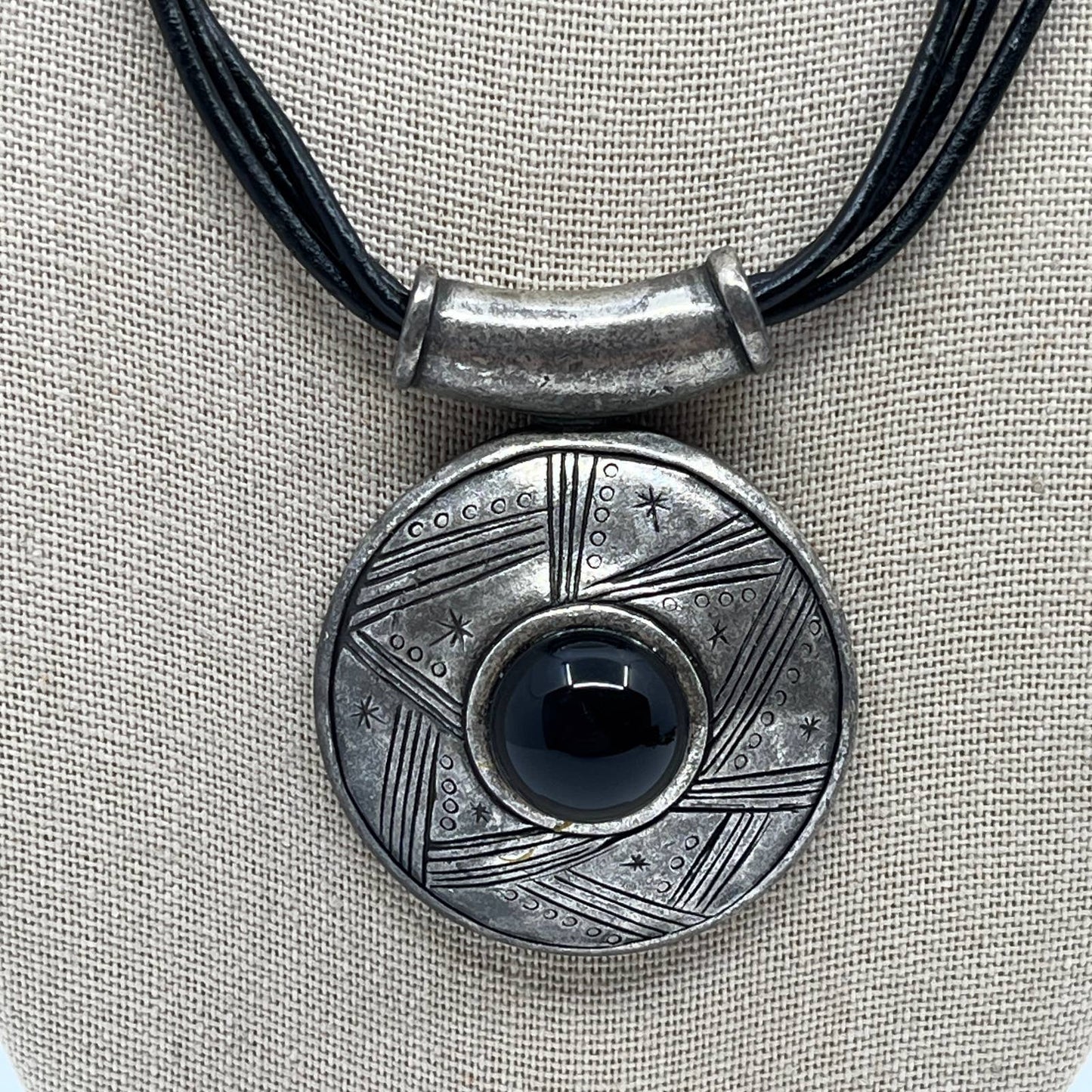 Vintage BOHO Tribal Silver Tone and Black Glass Pendant Necklace SD8