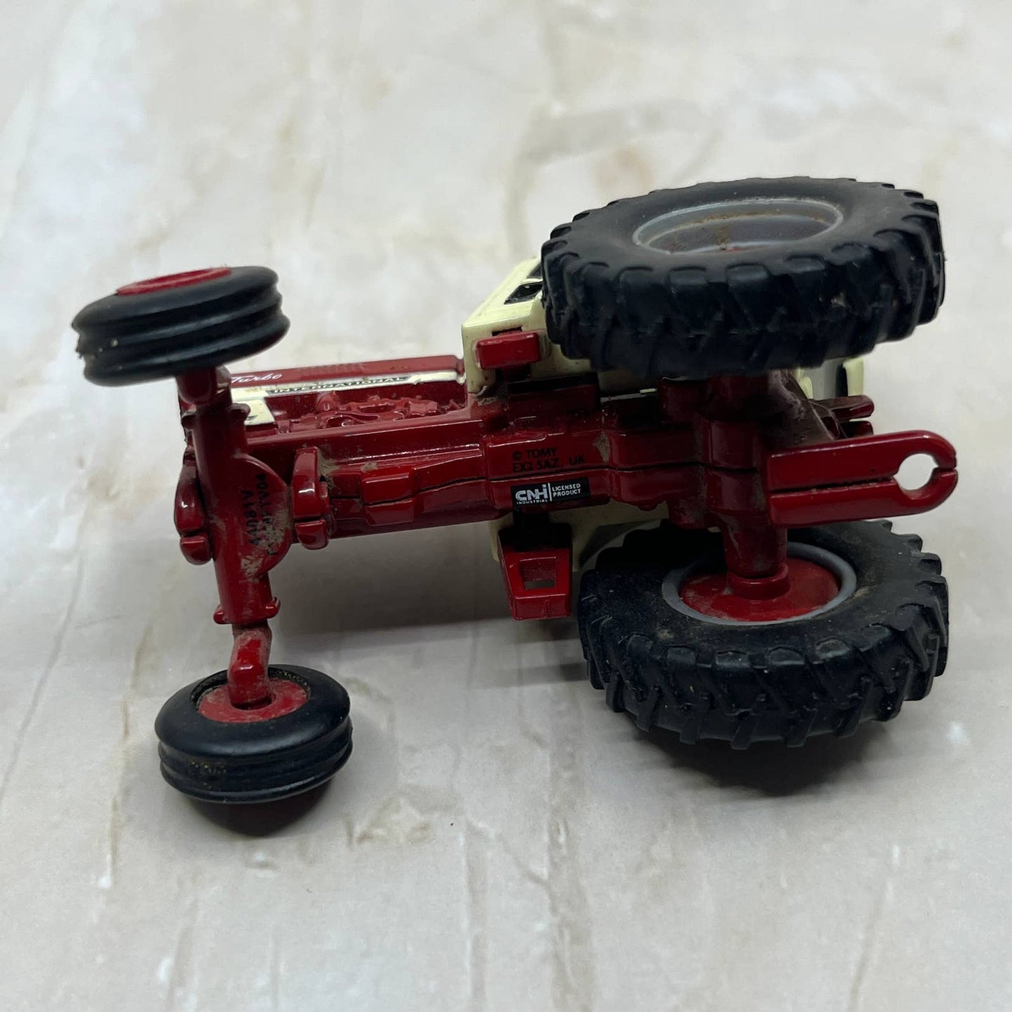 International Harvester 1066 Tractor Red Case IH 1/64 Diecast ERTL TOMY TC5-S2