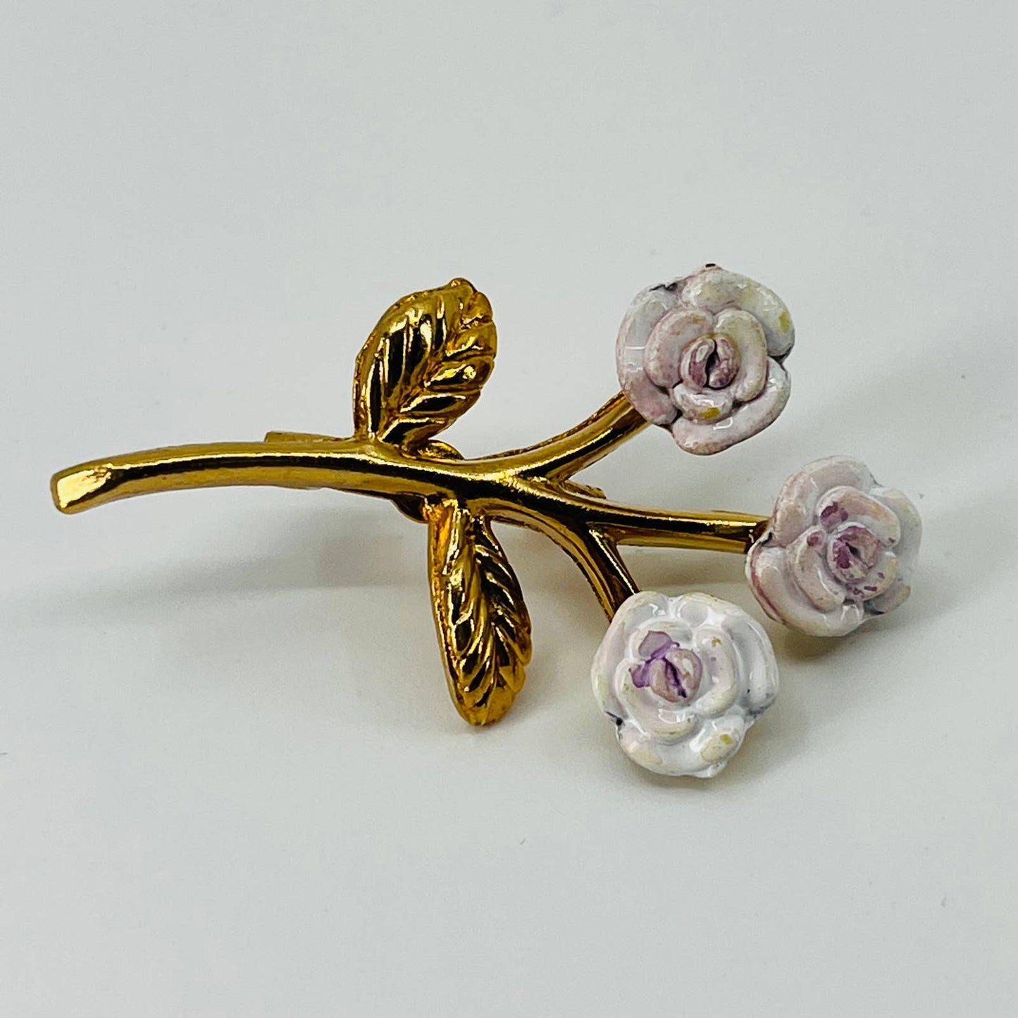 Vintage White Lavender Enamel Three Rose Brooch Gold Tone SA6