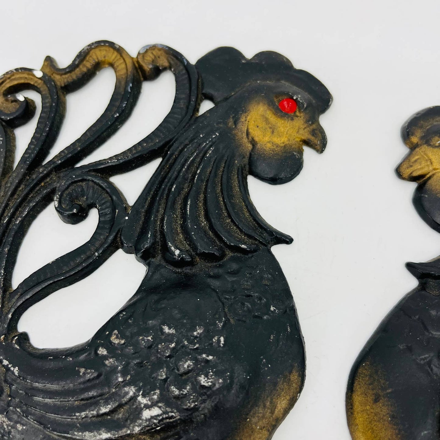 Vintage Painted Cast Metal Roosters Decor Wall Plaque Chicken Barn Decor 7” TC7