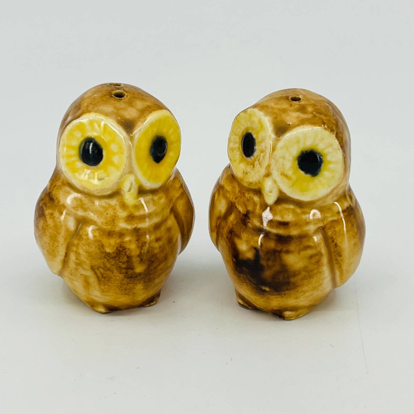 Vintage Set of 2 Ceramic Hand Painted Hoot Owl Salt and Pepper Shakers 1.75” TB8