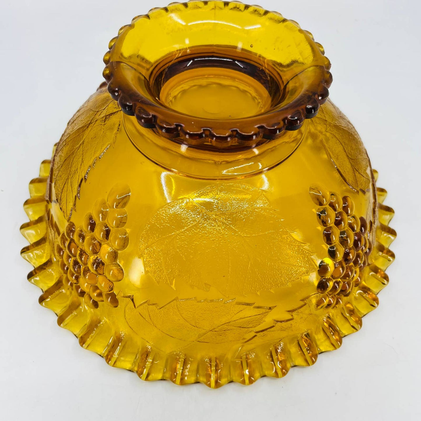 Golden Honey Glass Pedestal Seeving Bowl Grapes and Leaves Ruffle Edge 10” TD4