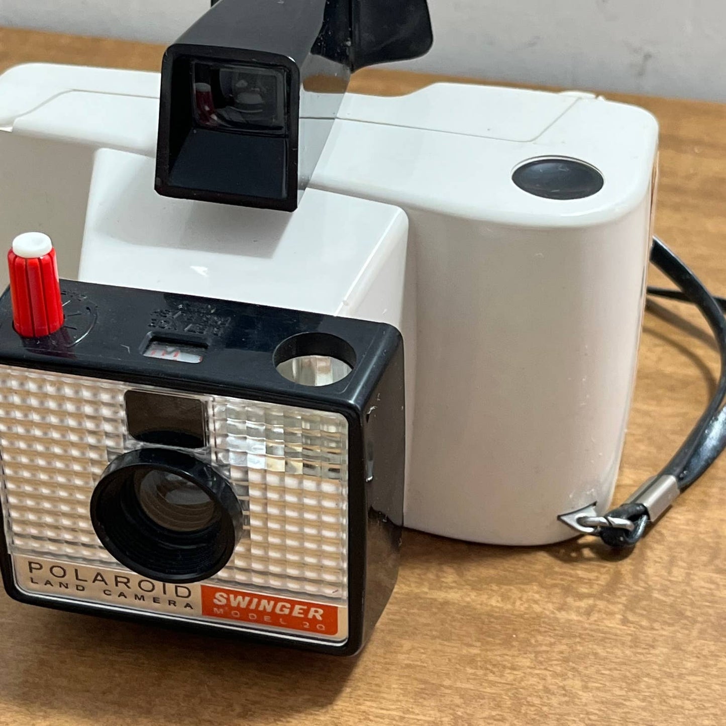 Vintage Polaroid Swinger Model 20 Land Camera Instant Camera w/ Strap TB8