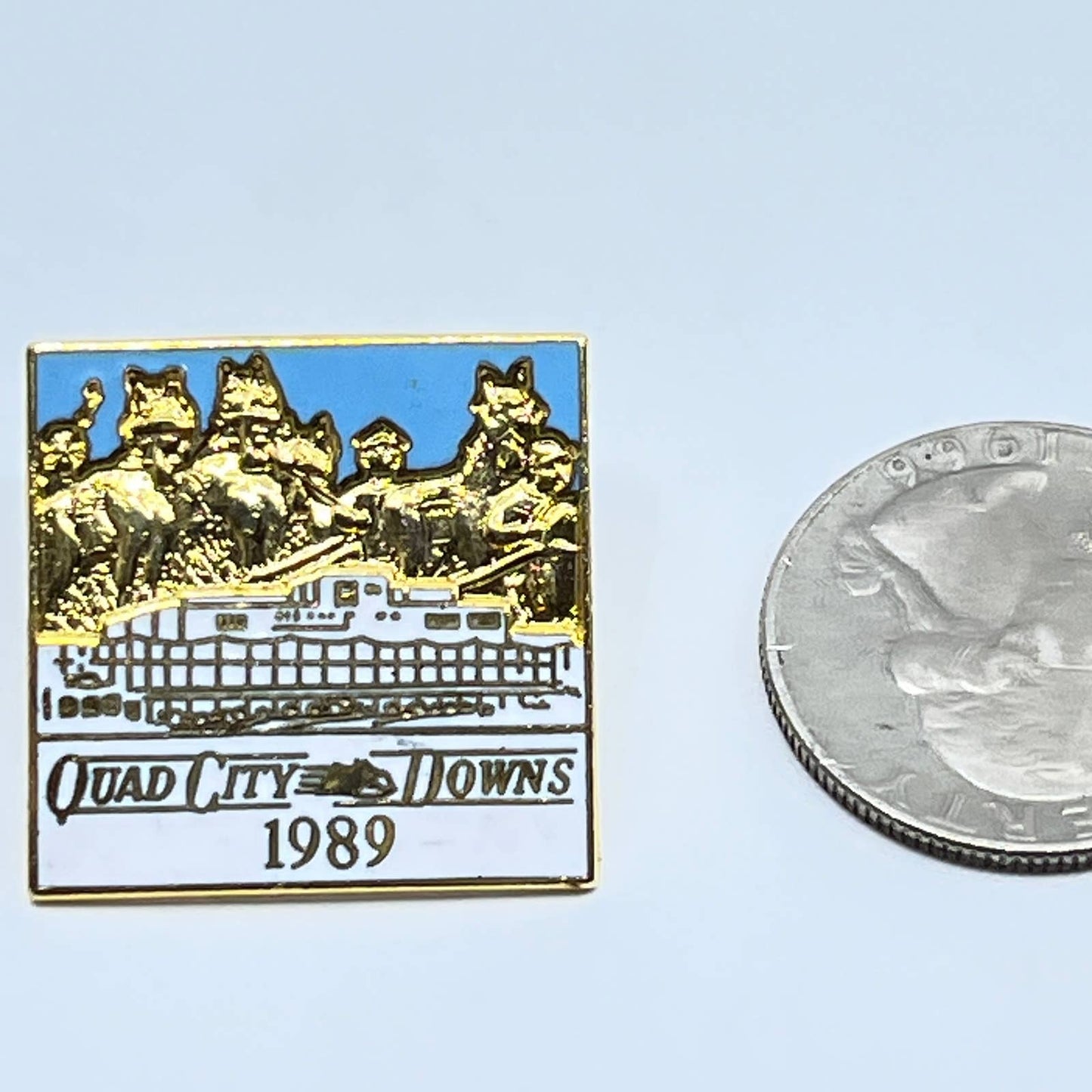VTG 1989 Quad City Downs Racetrack East Moline IL Pin Button SE1