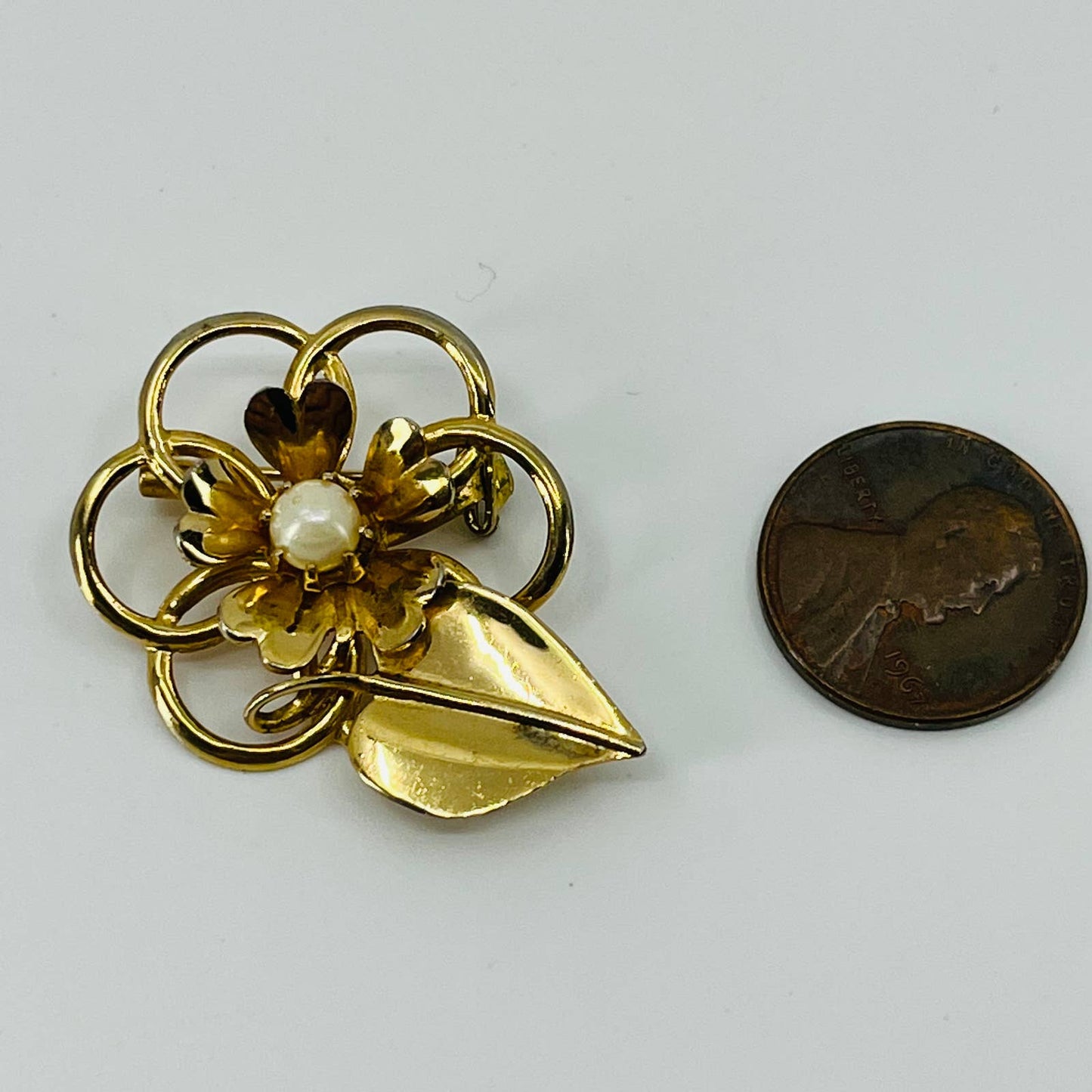 Vintage Art Nouveau Flower Leaf Faux Pearl Brooch Gold Tone SA6