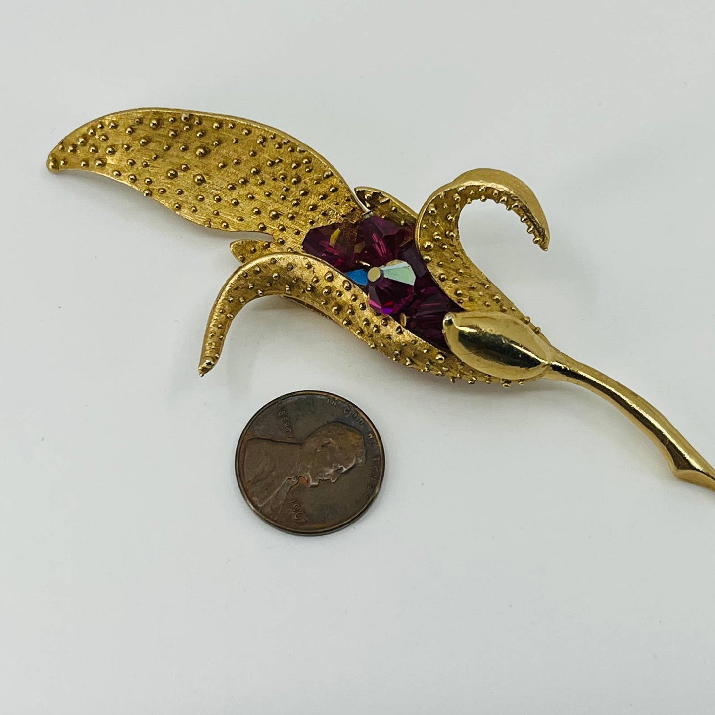 1950s Parco Gold Tone Textured Flower Petal AB Purple Glass Beaded Brooch SA6