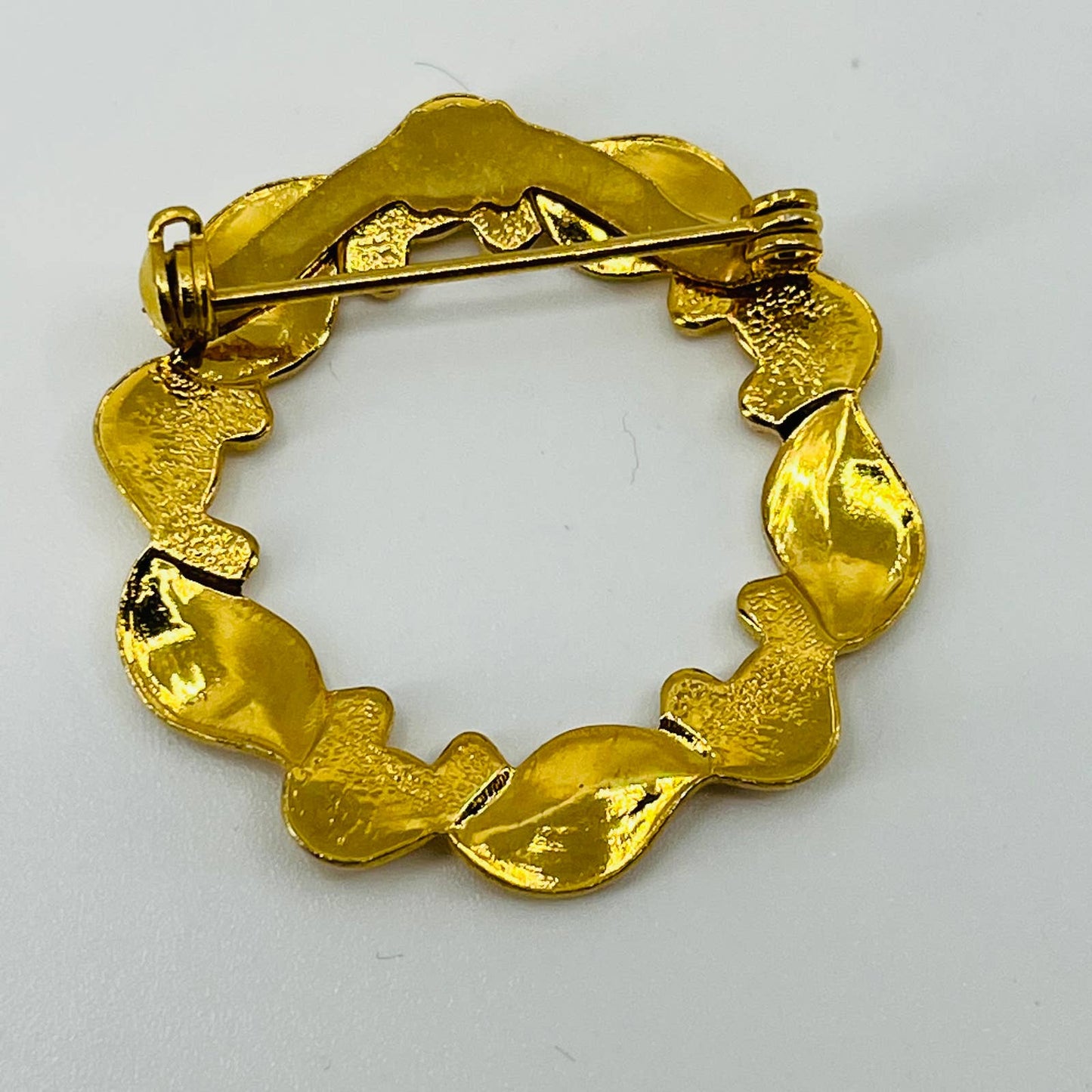 Vintage Floral Leaf Wreath Brooch Gold Tone SB2