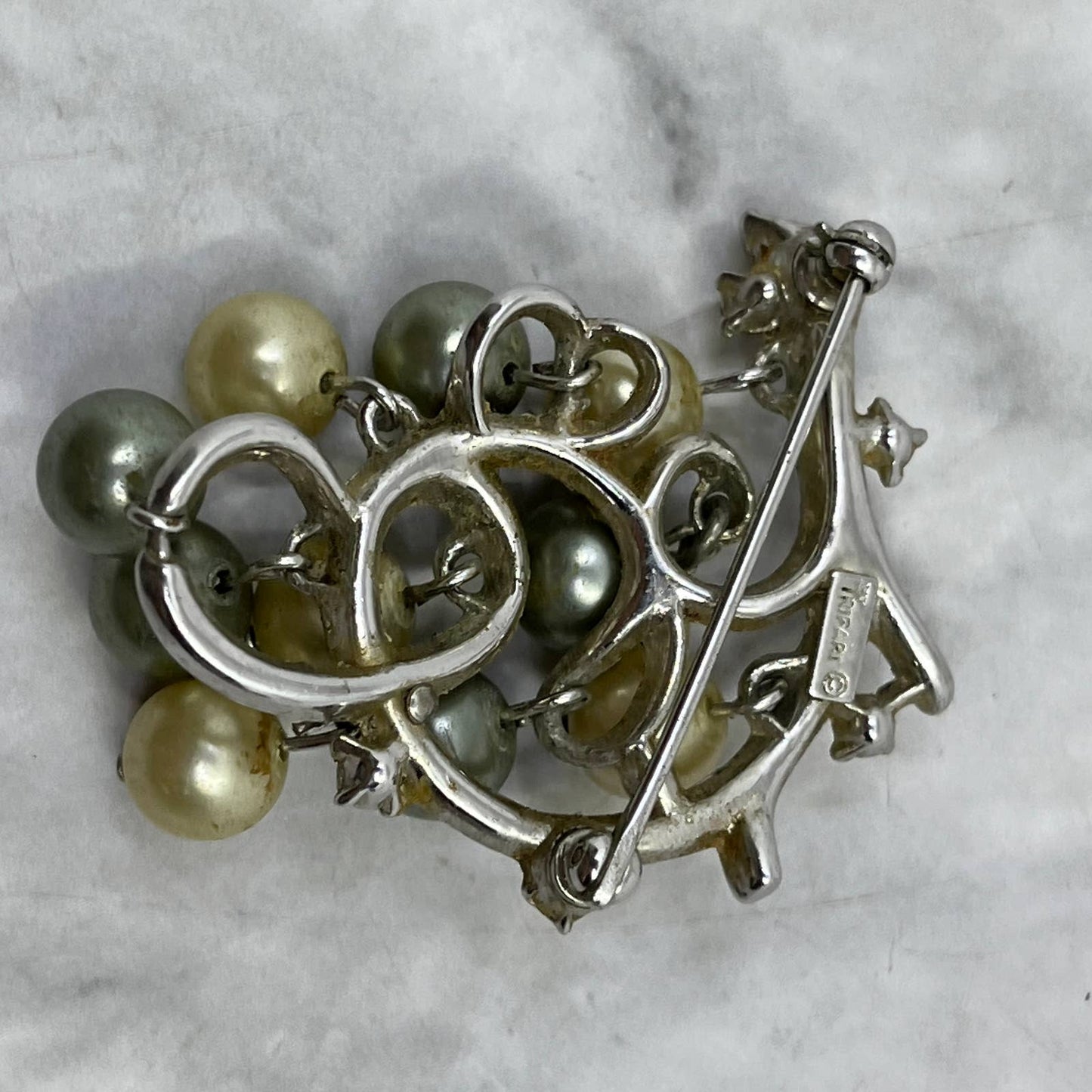Vintage Crown TRIFARI Dangle Pearl Grapes Berries Pin Brooch 2.5” SE7