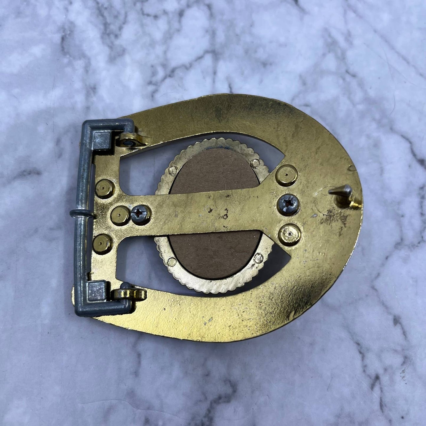 Vintage Horseshoe Belt Buckle With Gold Pistol & Metal Flake SE7