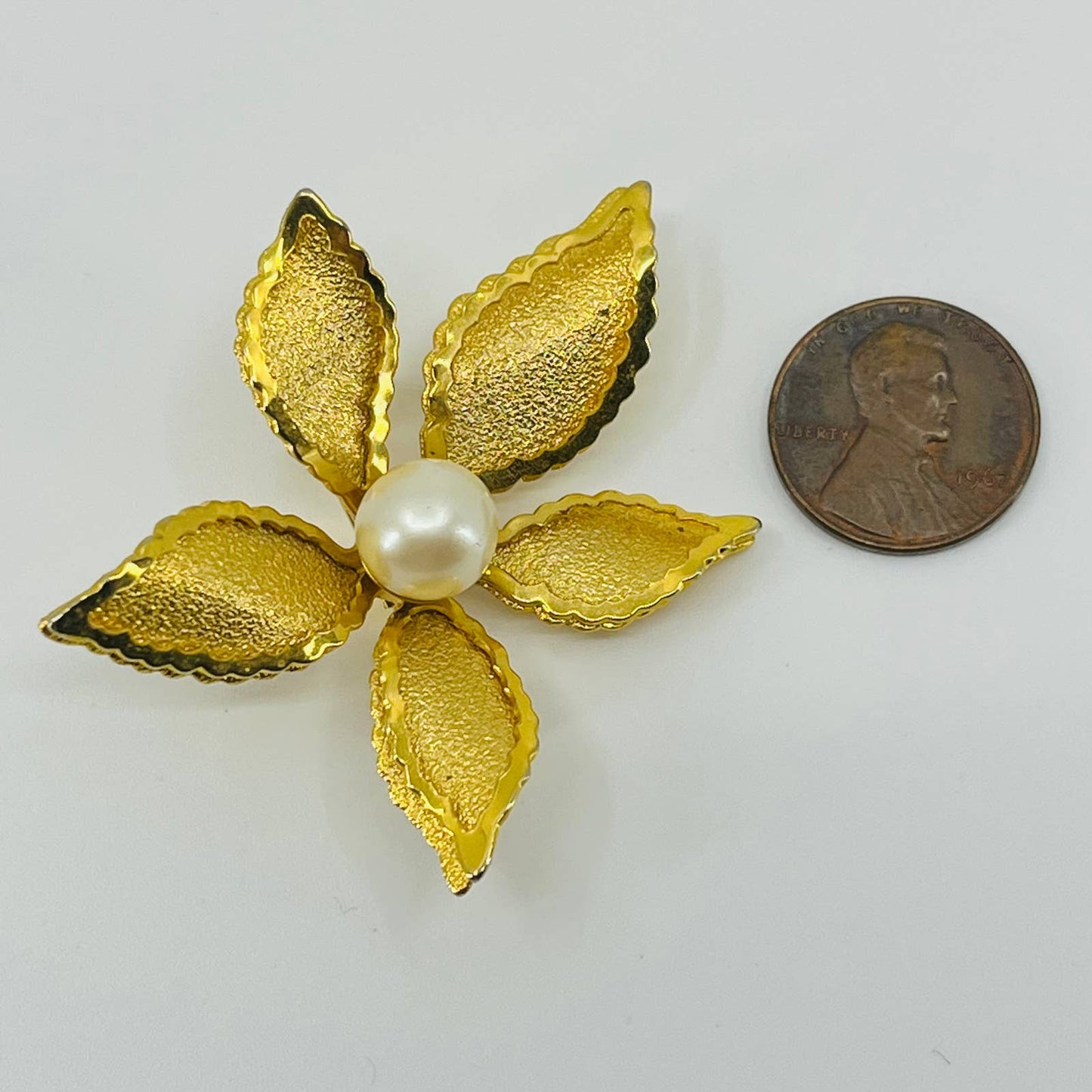 1960s MCM 5 Petal Flower Faux Pearl Brooch Gold Tone SA6