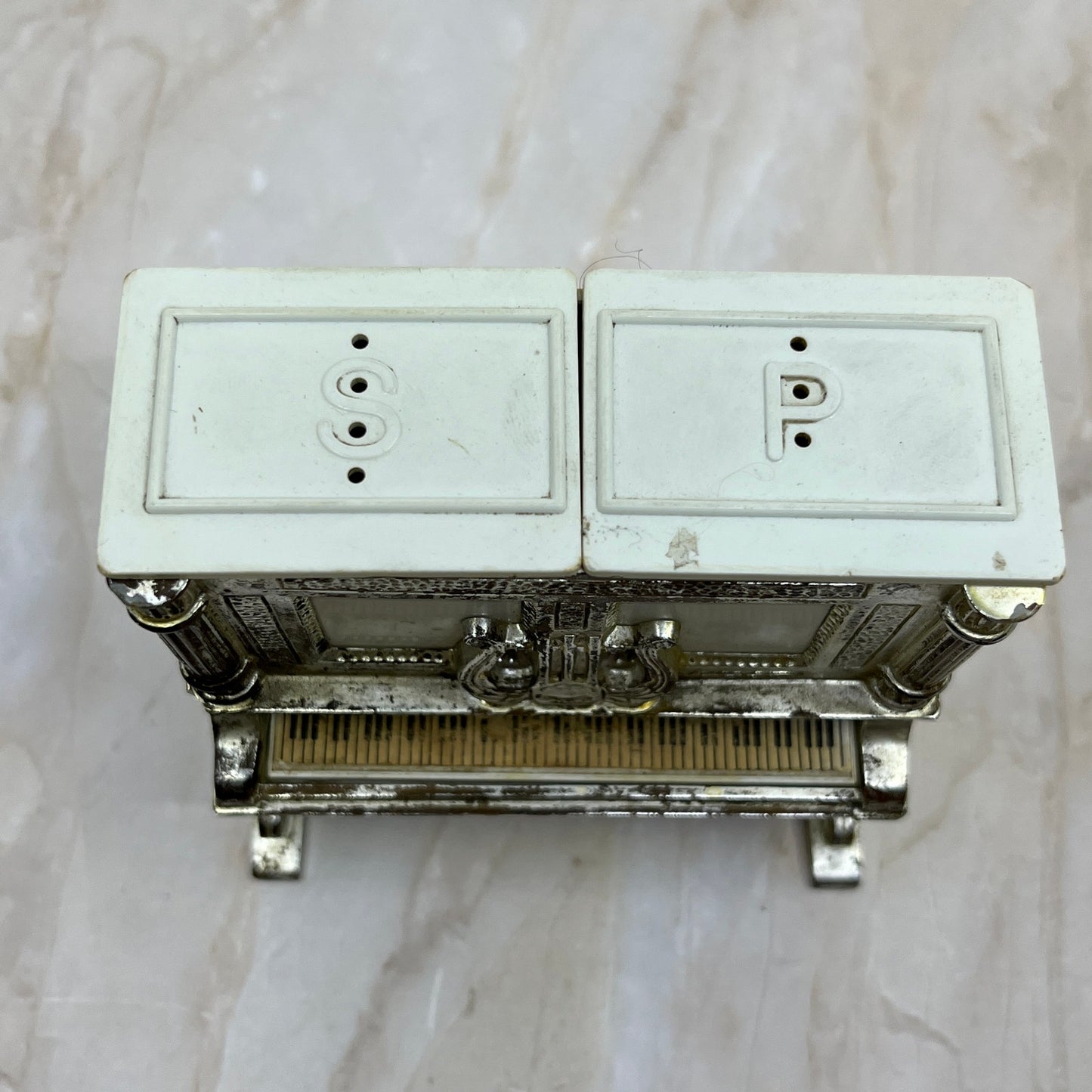 Vintage Piano Salt and Pepper Pop Up Shakers Davis Products USA Plastic TA9