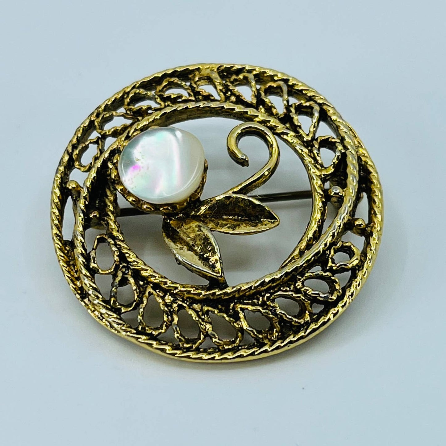 Vintage Art Nouveau Mother of Pearl Brooch Gold Tone SA6