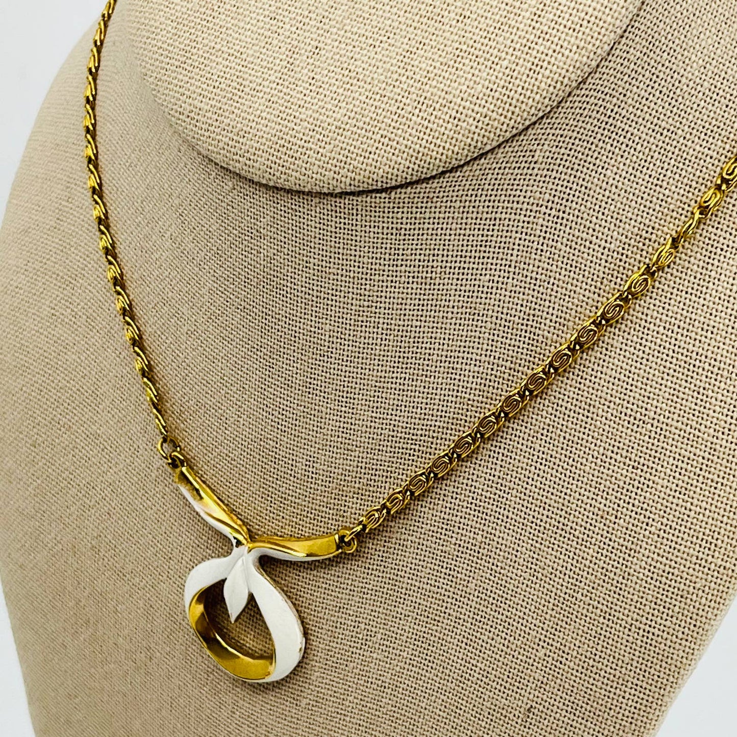 Vintage Art Deco Crown Trifari White Enamel Pendant Necklace SB2