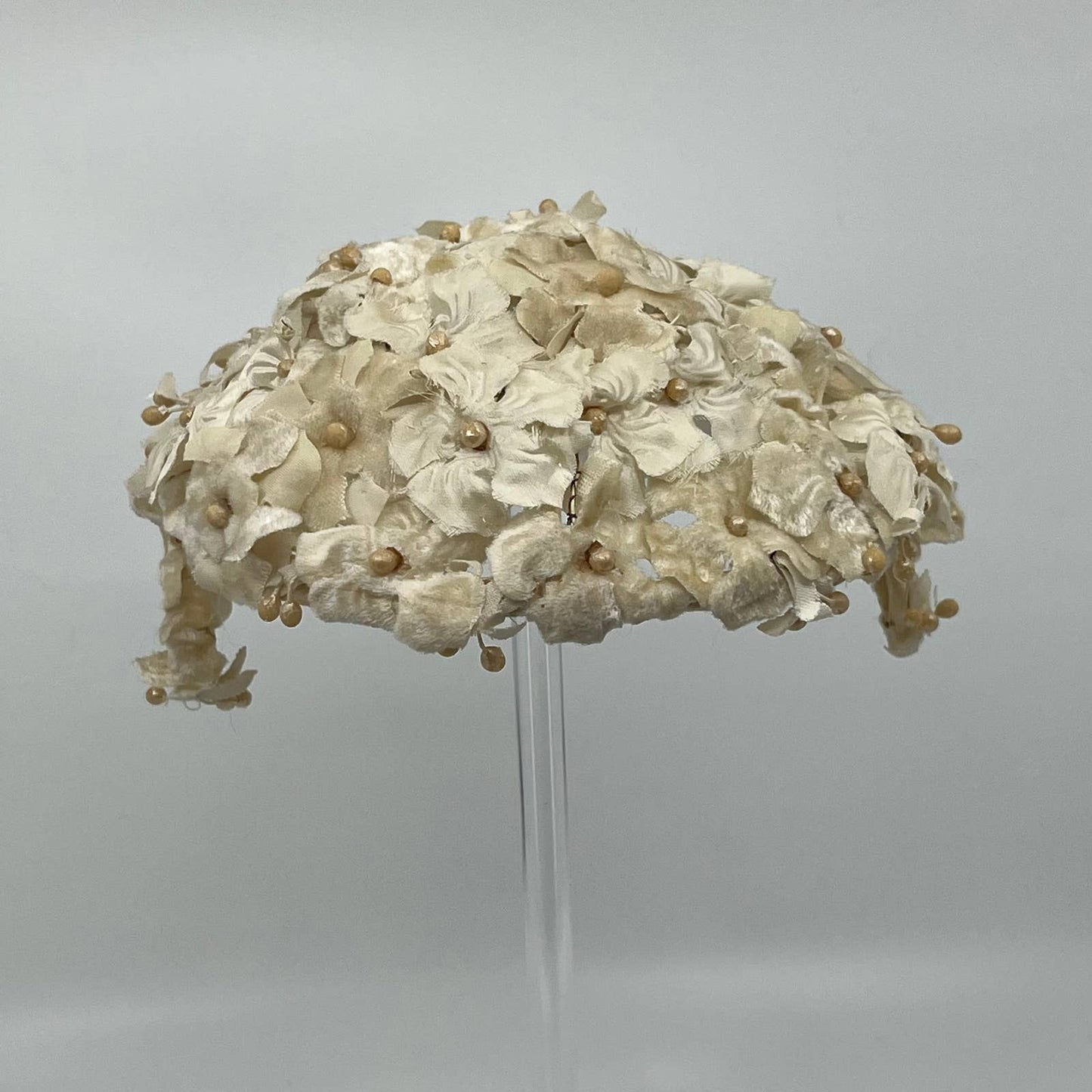 Vintage Woman’s White Velvet Flower Skull Cap Hat HB1