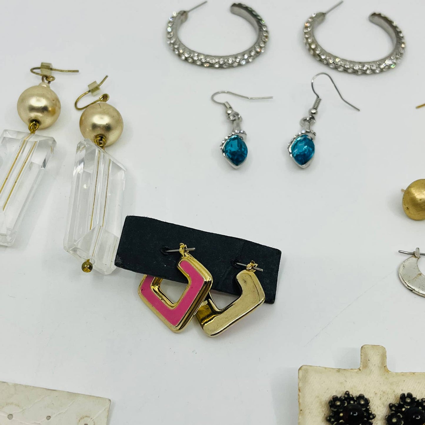 Vintage Lot of 17 Pairs of Costume Jewelry Earrings Earrings SB7