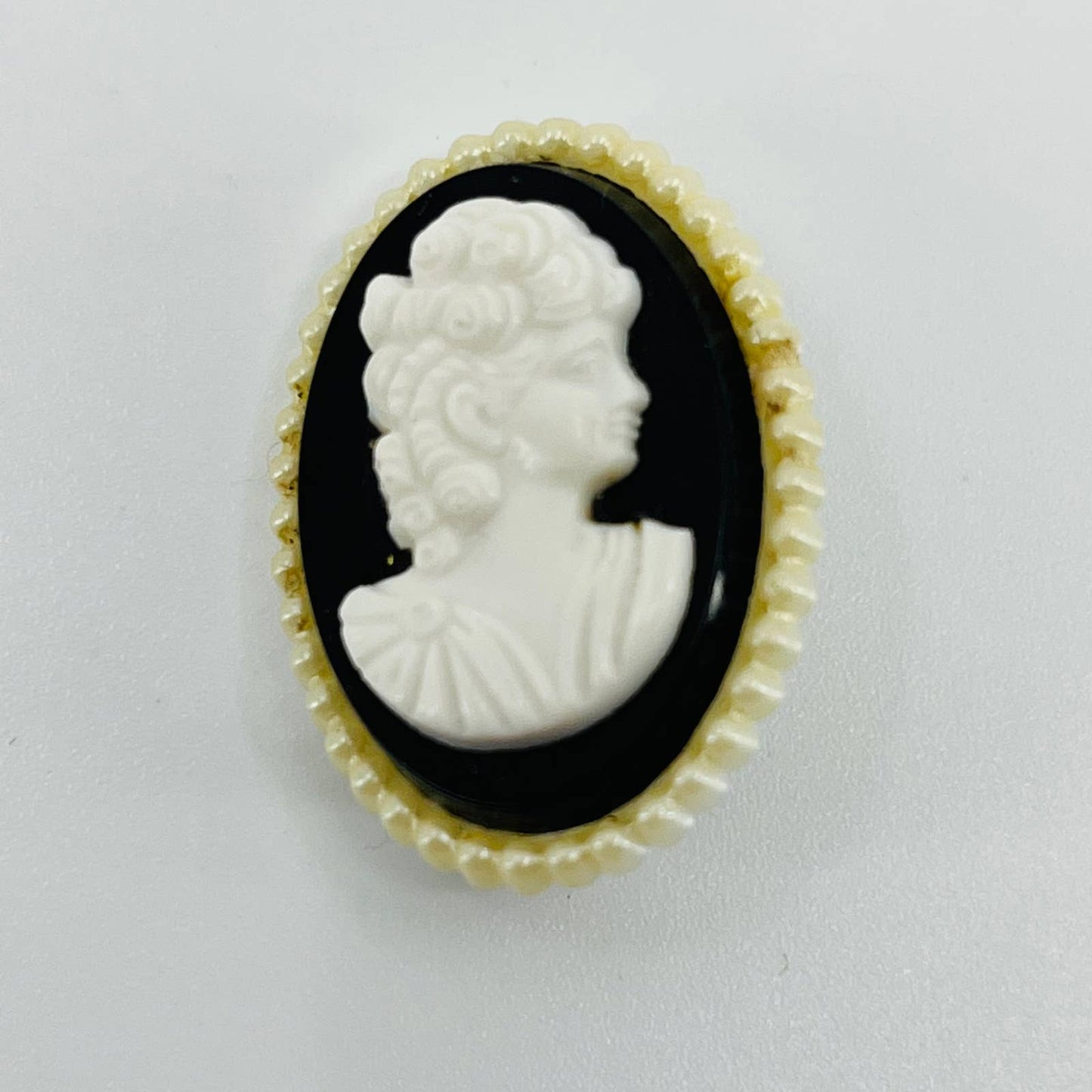 Vintage Celluloid Black and White Cameo Brooch SB2