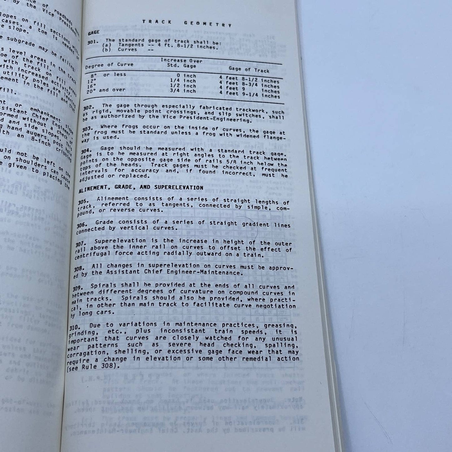 1988 Chicago & Northwestern Railroad Track Maintenance Handbook TG6