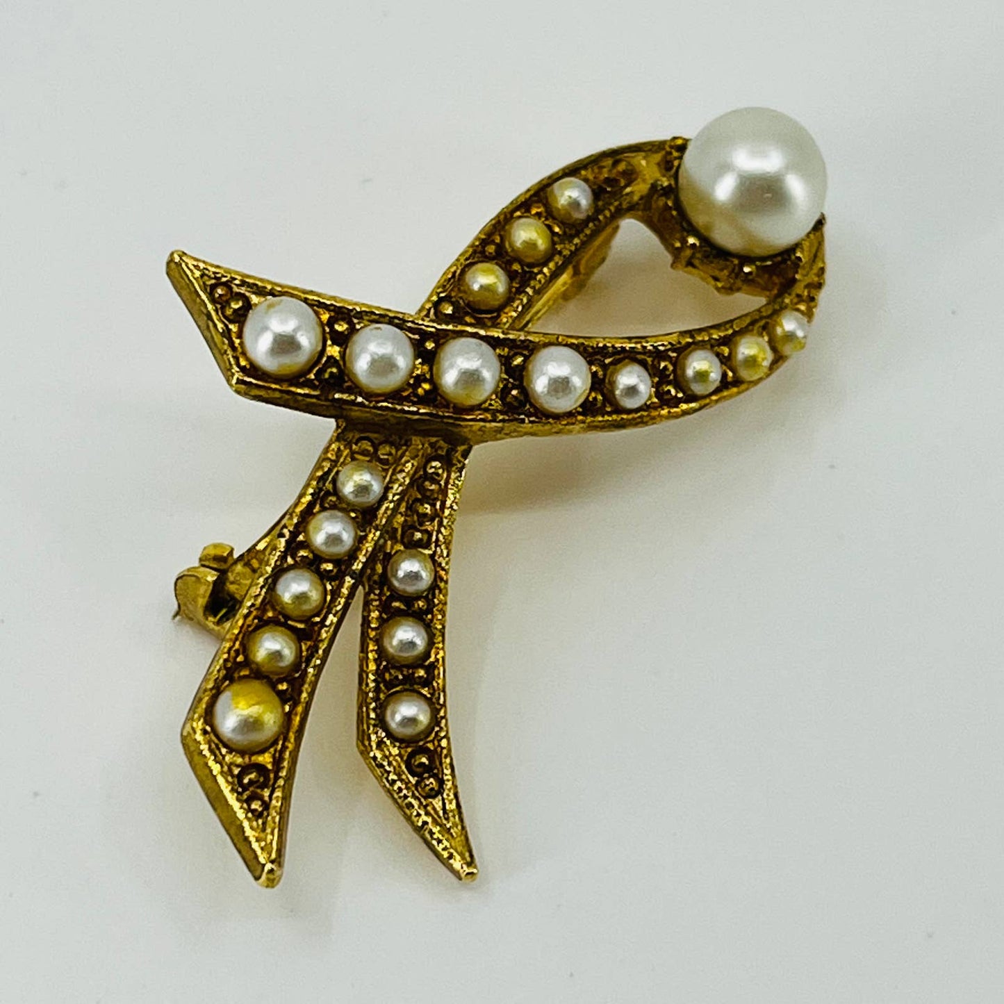 Vintage Ribbon Faux Pearls Brooch Gold Tone SB2