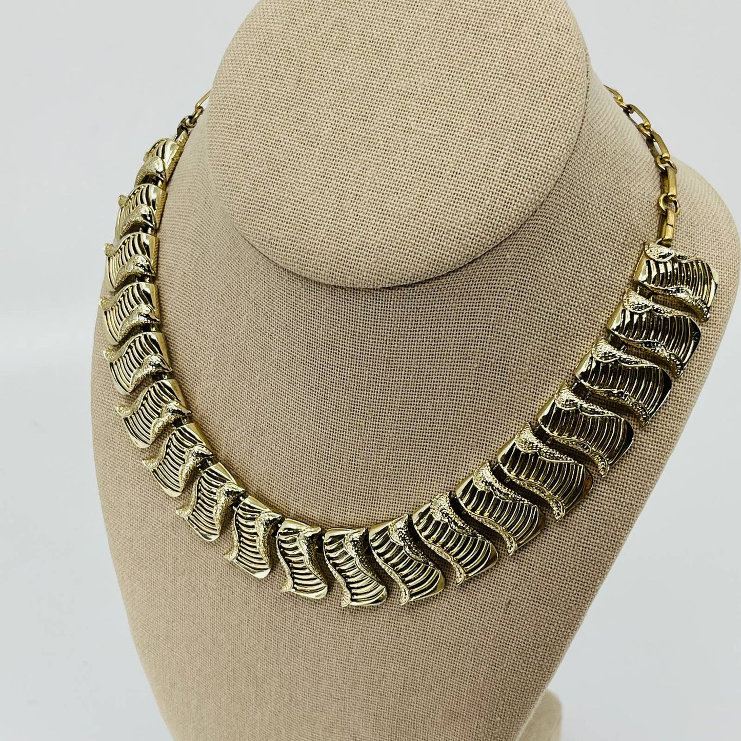 1950s MCM Mod Coro “Gold Wave” Gold Tone Choker Necklace SB2