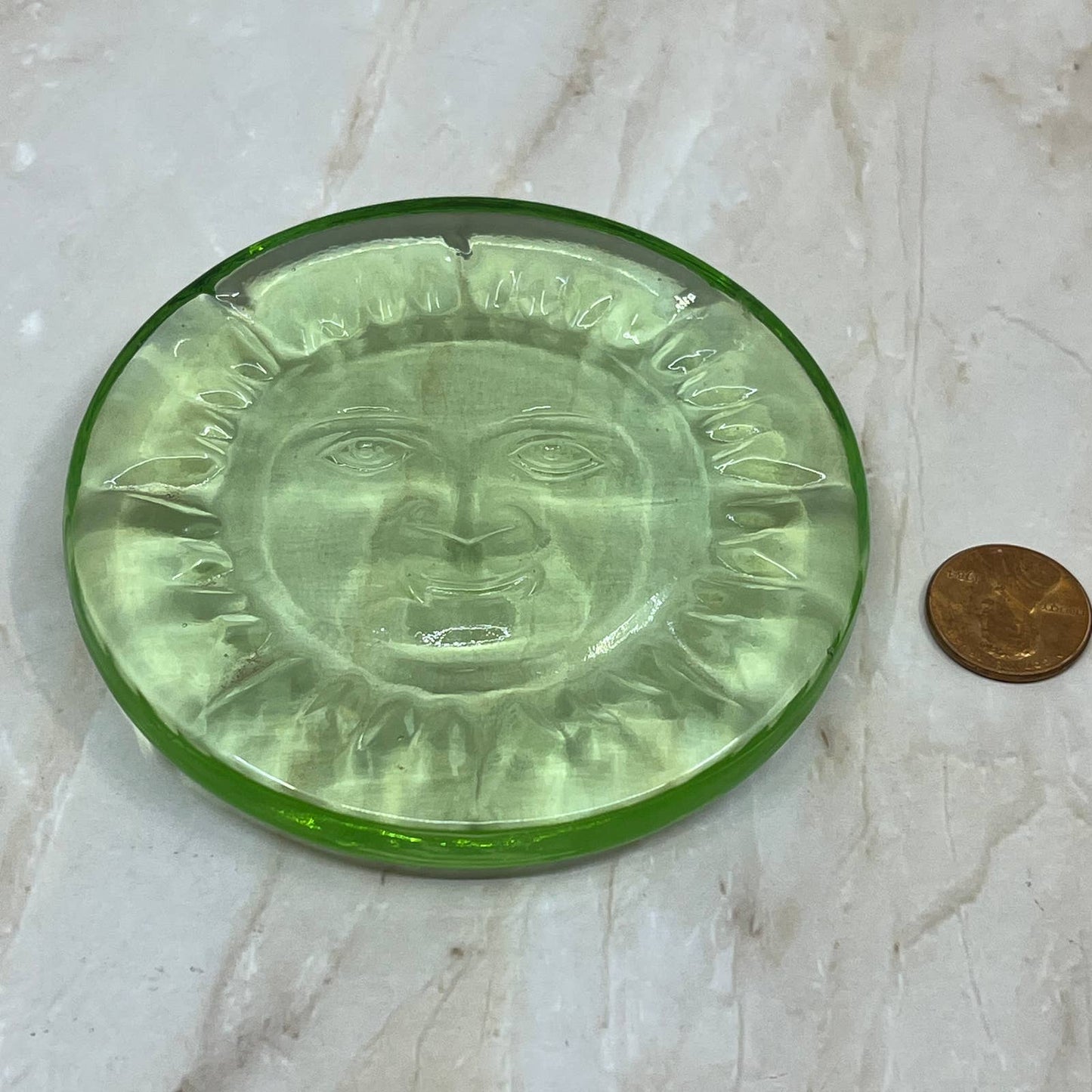 Vintage Sun Face Green Glass Paperweight Disc Orb Suncatcher Celestial 3.5” TJ1