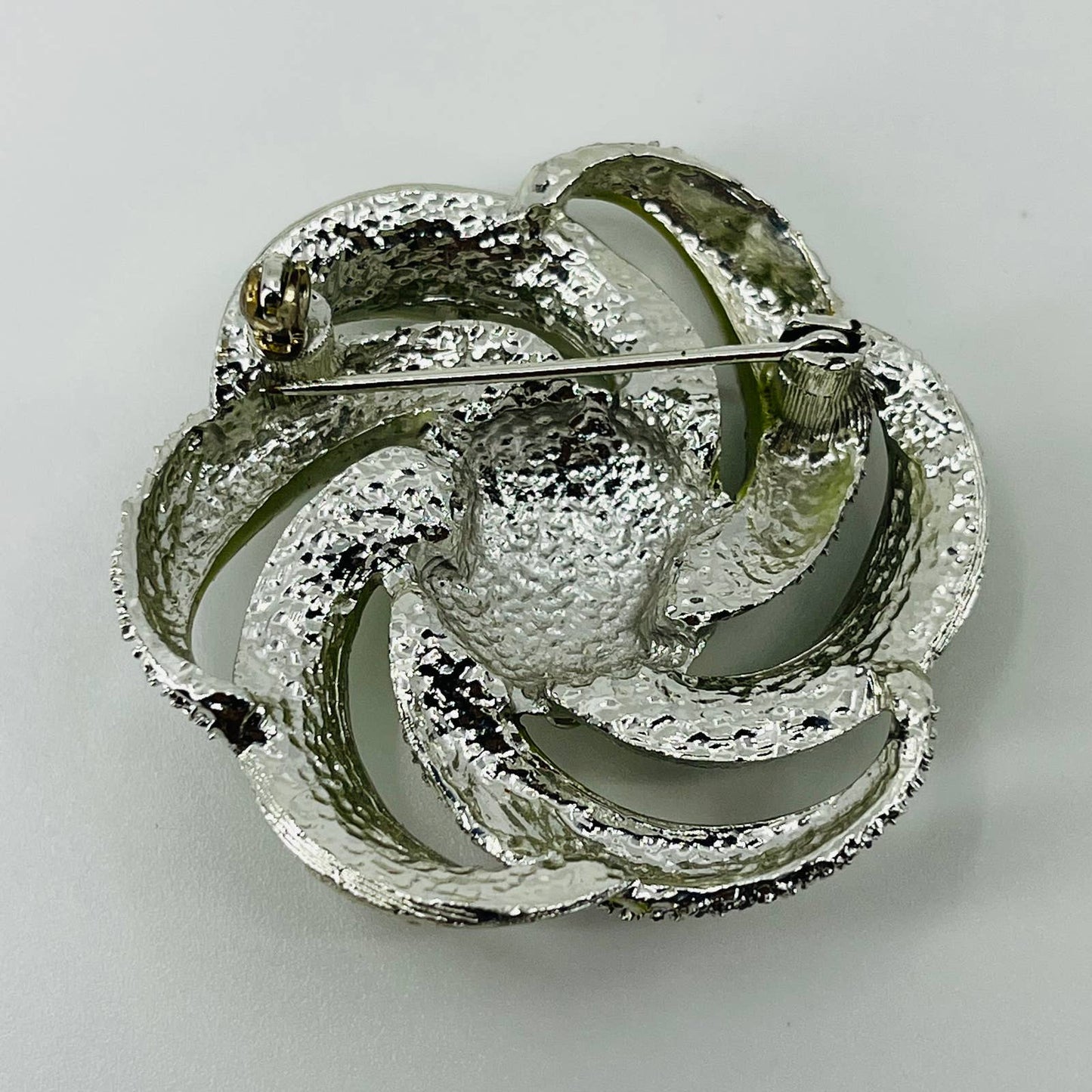 1960s Green Enamel Hobnail Textured Silver Tone Swirl Brooch SB2
