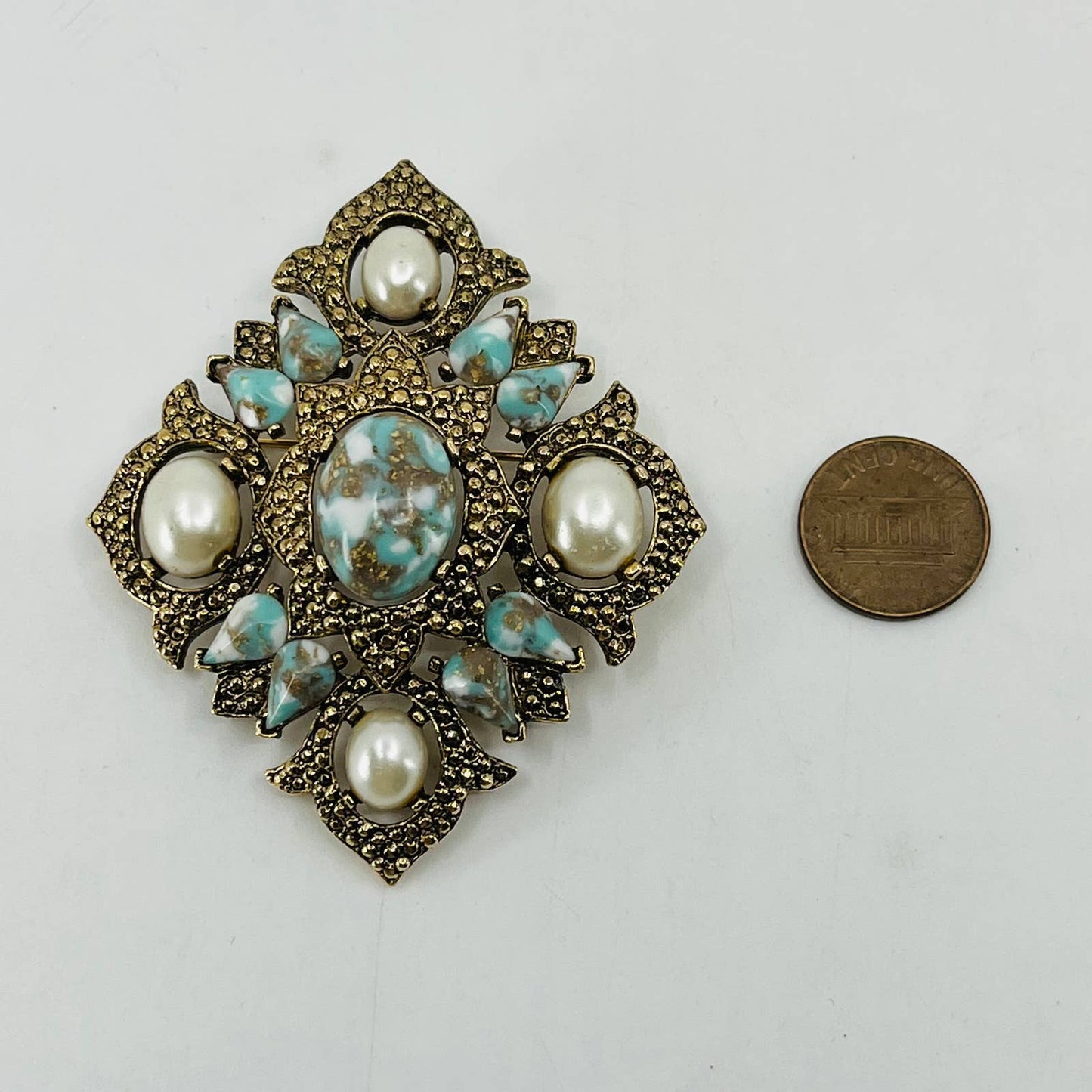 1960’s Vintage Sarah Coventry Brooch Pearls Light Blue Stones Gold Metal SB7