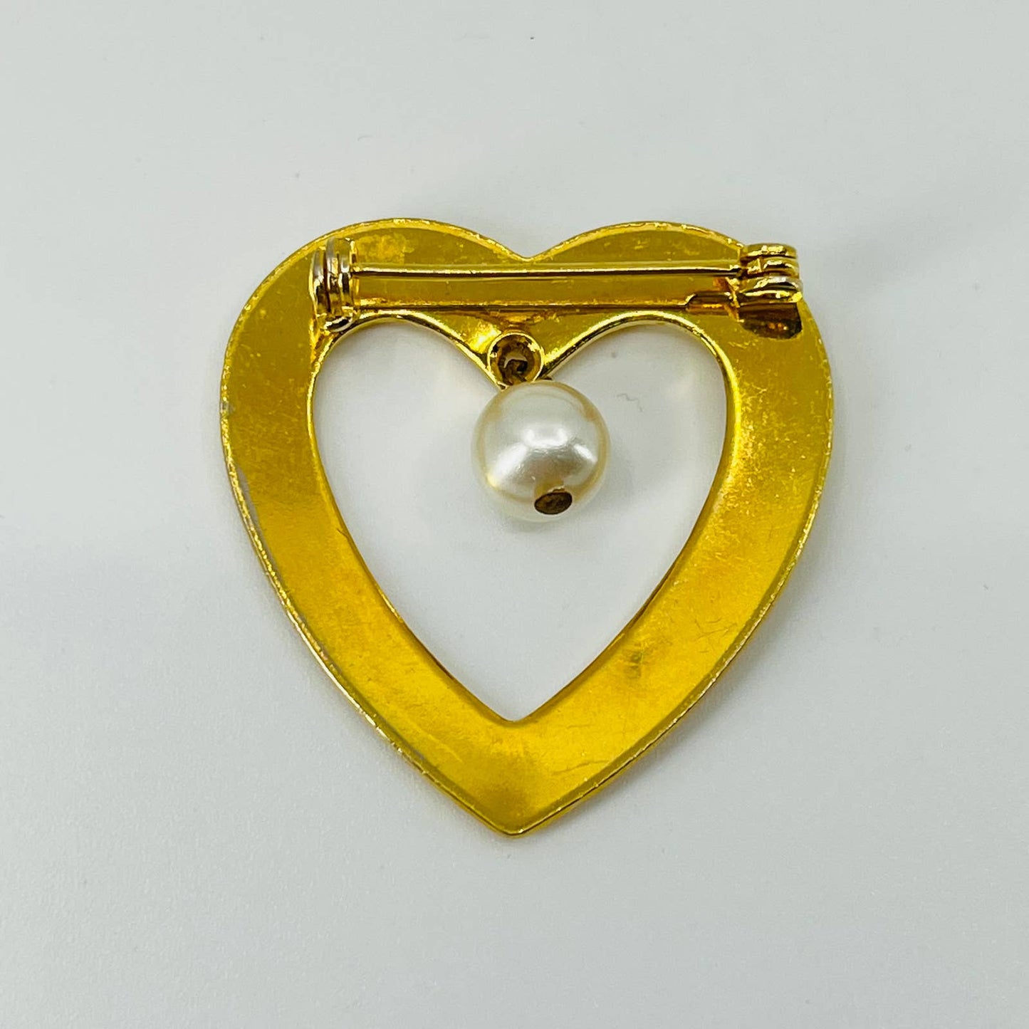 Vintage MCM Heart Faux Pearl Ribbed Brooch Gold Tone SA6