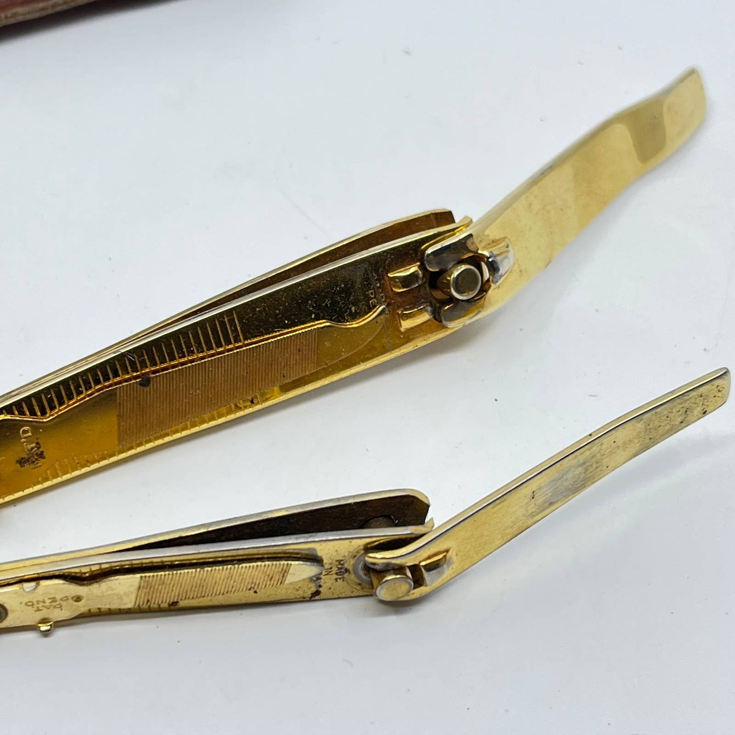 1957 Nail Clipper Set Leather Pouch Farmer’s Coop Elevator Co Thompson IA SD3