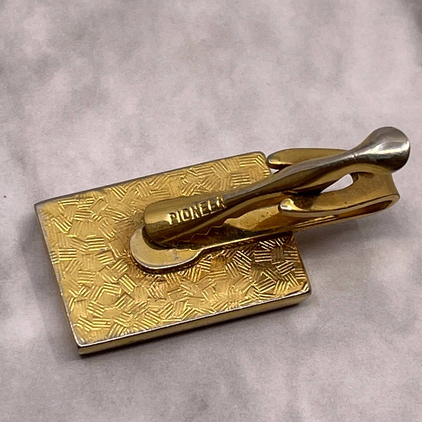 Vintage Gold Tone Pioneer Etched Pine Cone Tie Clip Bar Clasp SA2