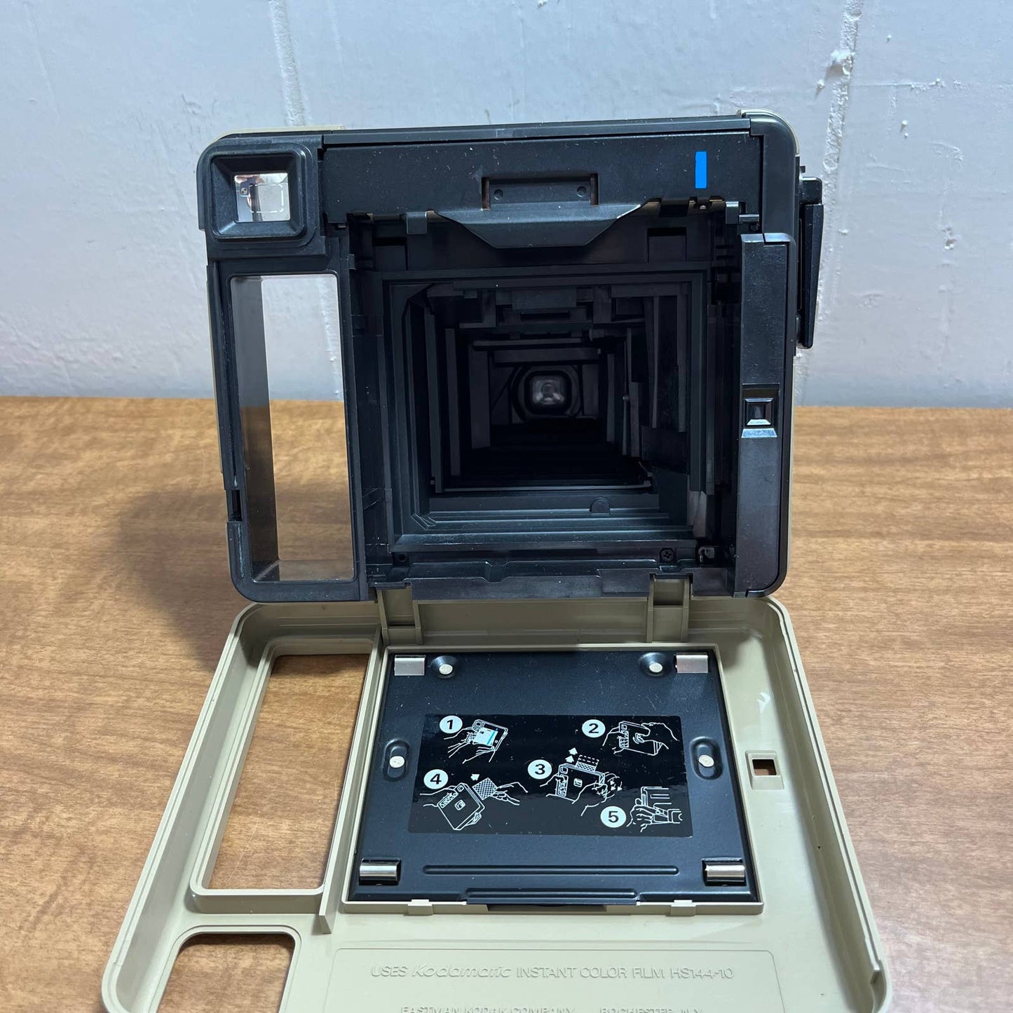 Vintage 1982 Brown Black Kodak Pleaser II Instant Camera With Box & Manual TH3