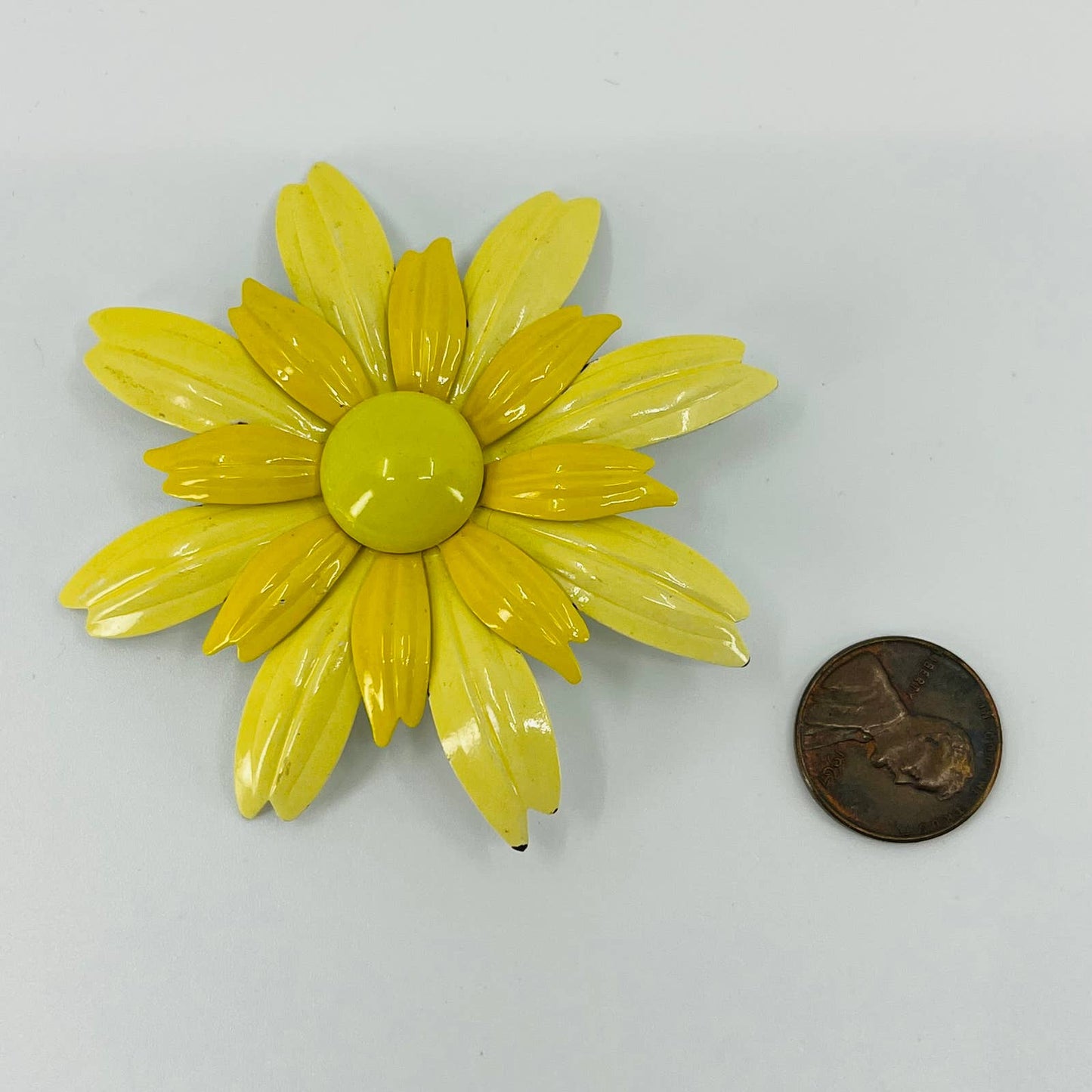 1960s MOD Vintage Yellow Tiered Enameled Floral/Daisy Brooch SA6