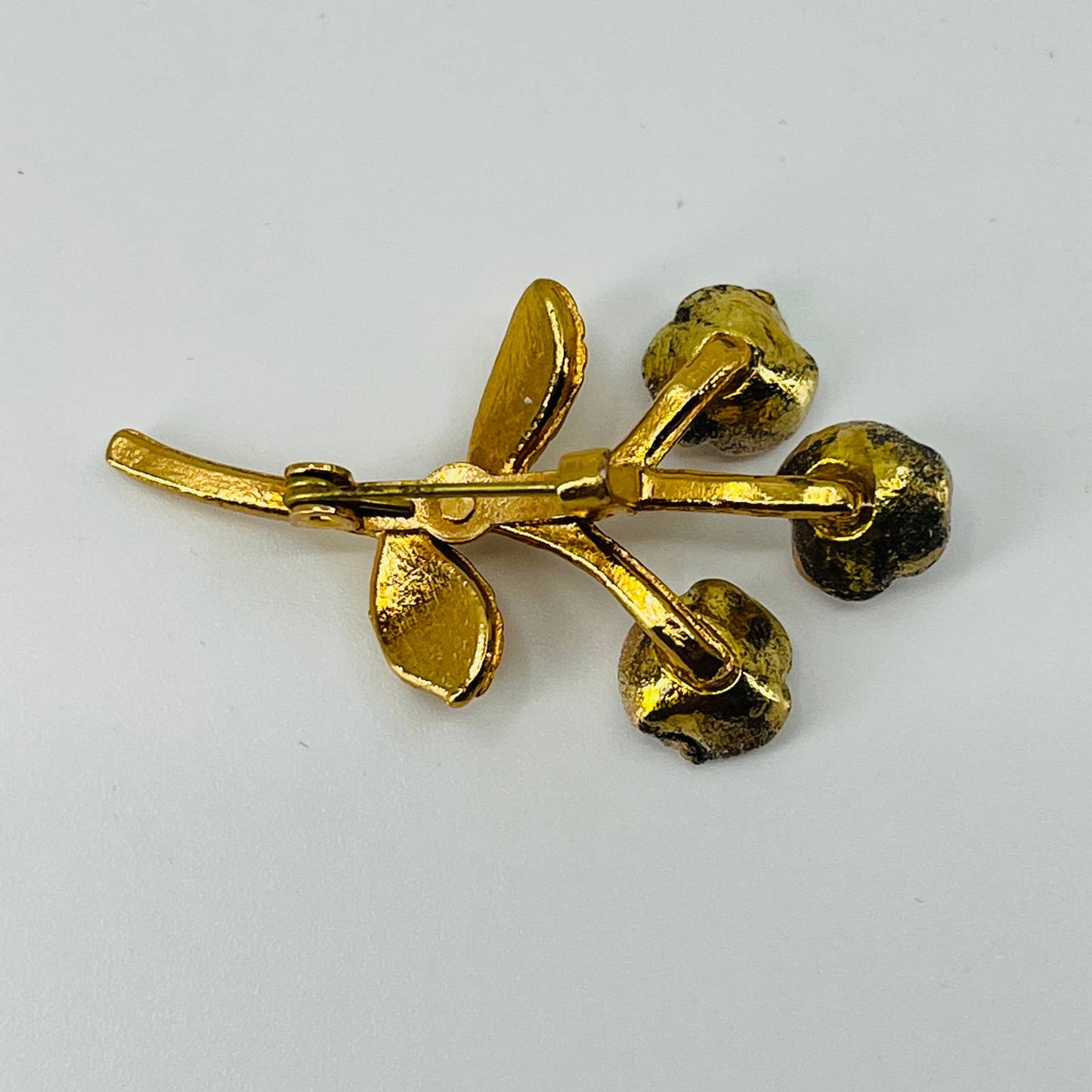 Vintage White Lavender Enamel Three Rose Brooch Gold Tone SA6