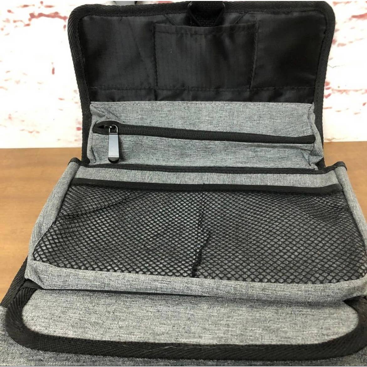 D-Jeesian Locker Bag Toiletry Organizer Caddy Gray/Black Never Used TH8