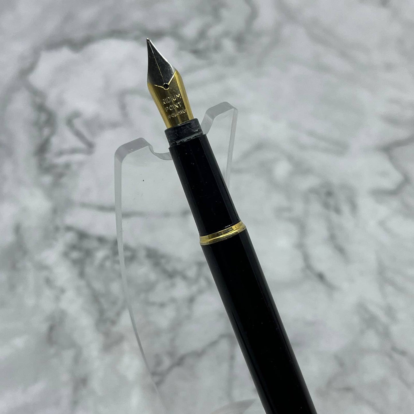 Vintage Black & Gold Tone Fountain Pen Iridium Point W Germany Fine Nib SE6