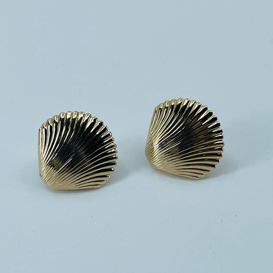 Vintage MCM Mod Gold Tone Seashell Earrings SB2