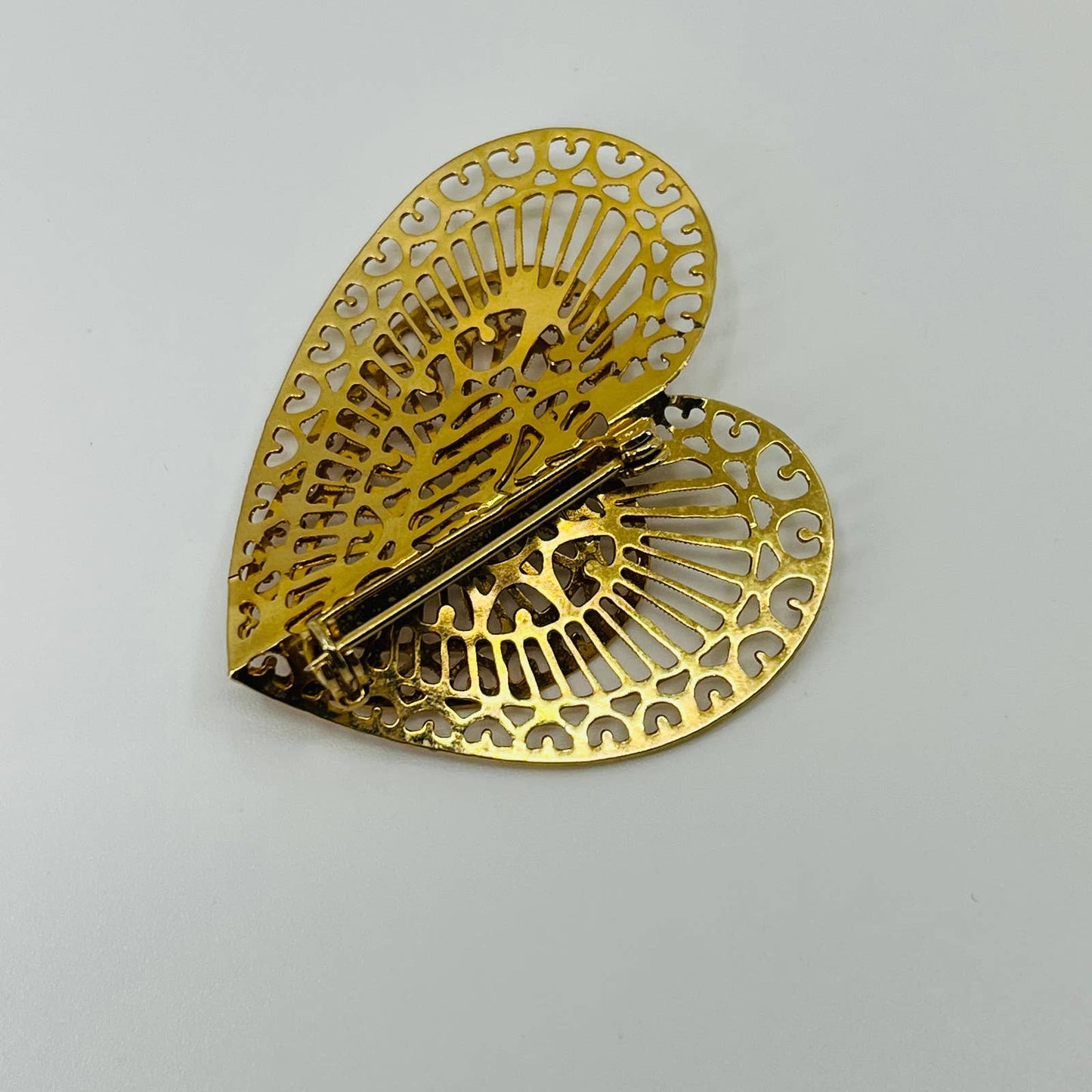 Vintage Baroque Ornate Hearts Gold Tone Brooch SB2