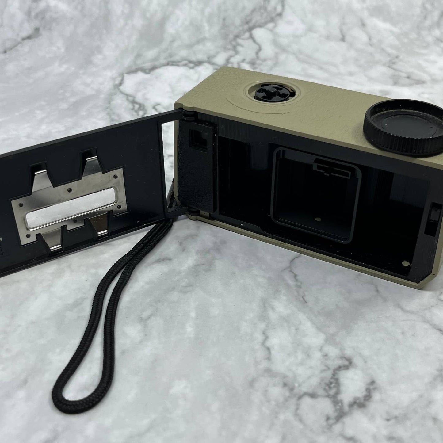 Vintage 70s Kodak Hawkeye Instamatic II Snapshot Camera - 126 Film TA9