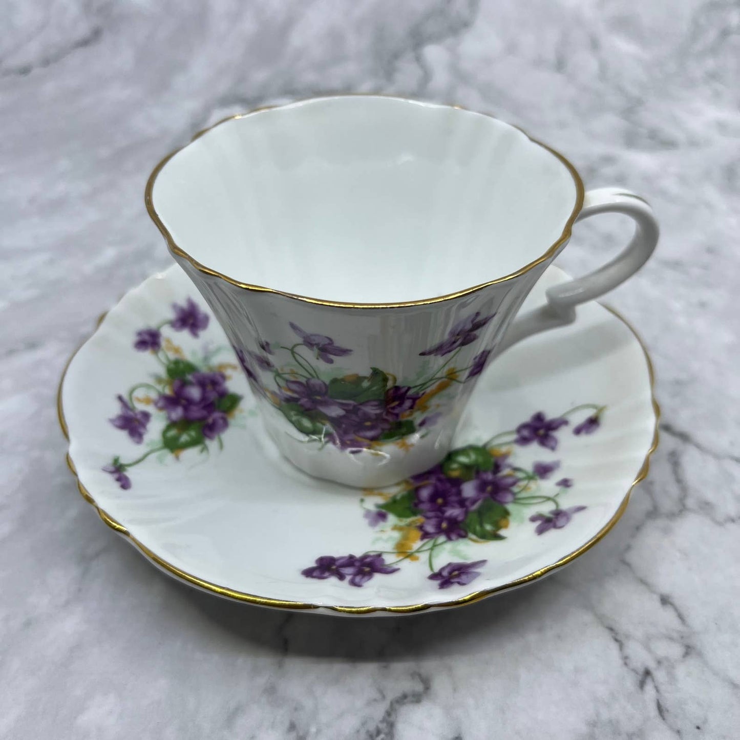 ROYAL STANDARD Fine Bone China England Cup and Saucer Violets TA7