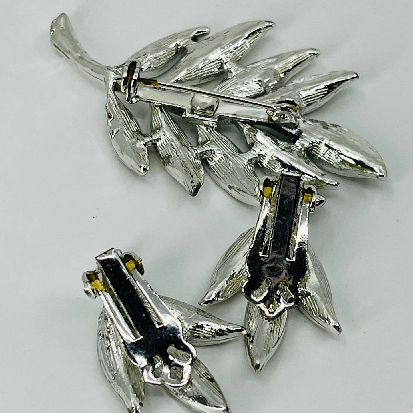 Vintage Silver Tone Opalescent Rhinestone Leaves Clip Earrings & Brooch Set SB2