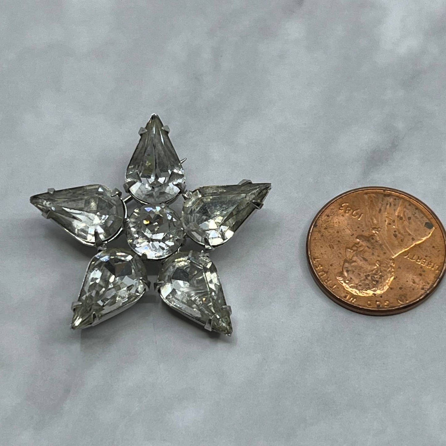 1960s Clear RHINESTONE Star Silver Tone Brooch Pin Costume Jewelry SE6