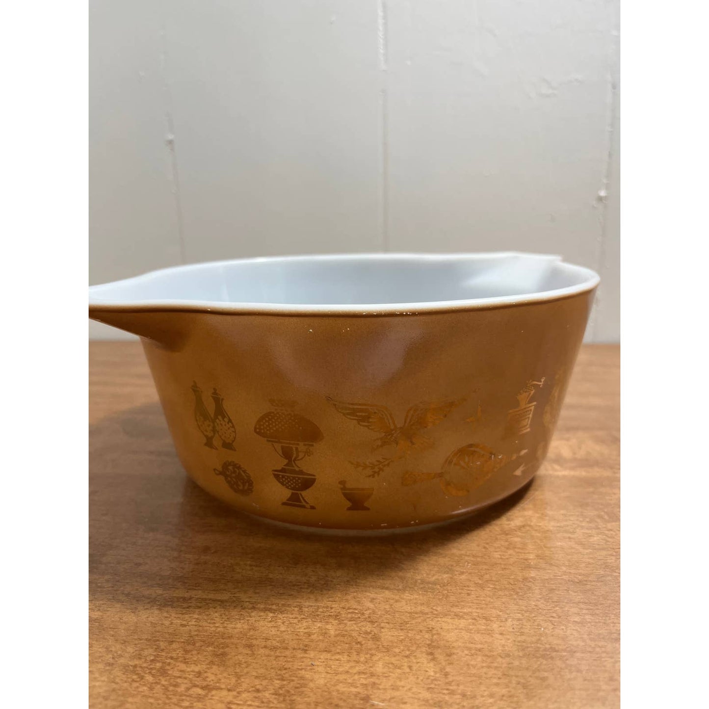 PYREX Early American Americana 2 1/2 Quart Cinderella Round Casserole #475 TH3
